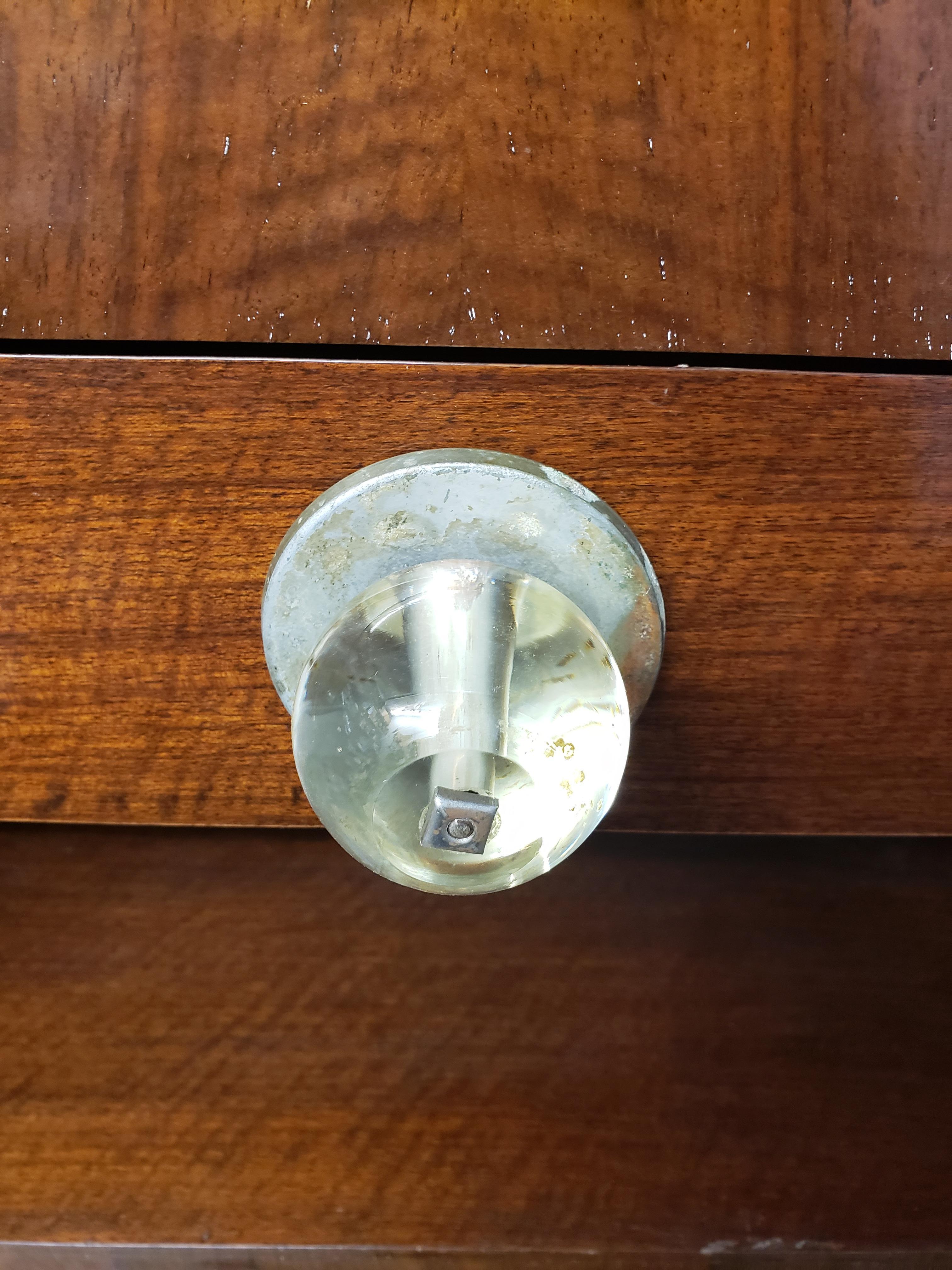 Un piccolo bar francese in legno di noce Art Déco in vendita 5