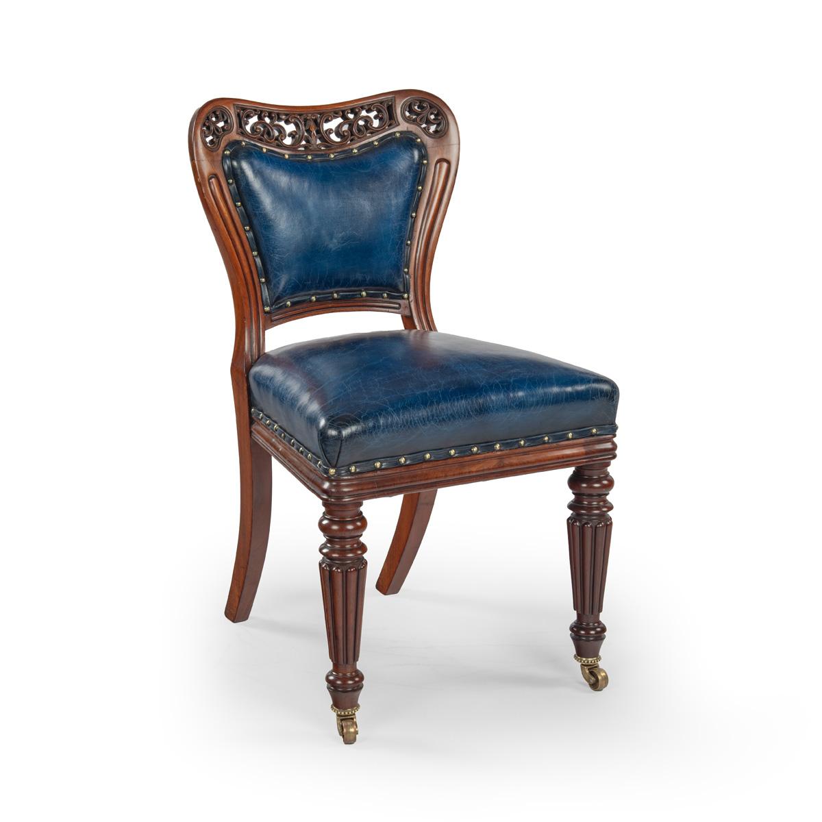 Eine feine Suite von 12 Mahagoni-Esszimmerstühlen von Gillows, um 1825 (Viktorianisch) im Angebot