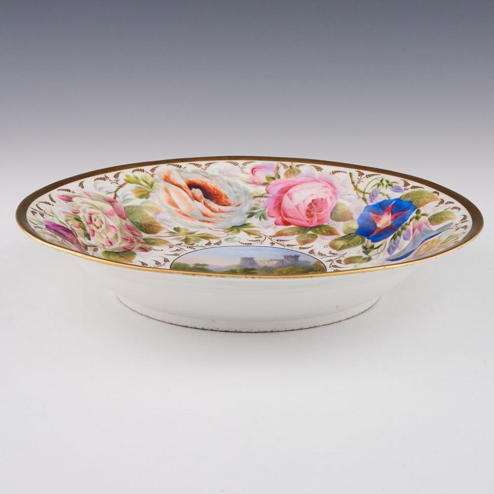 George III Plat en porcelaine fine décoré de Swansea, Londres, vers 1820 en vente