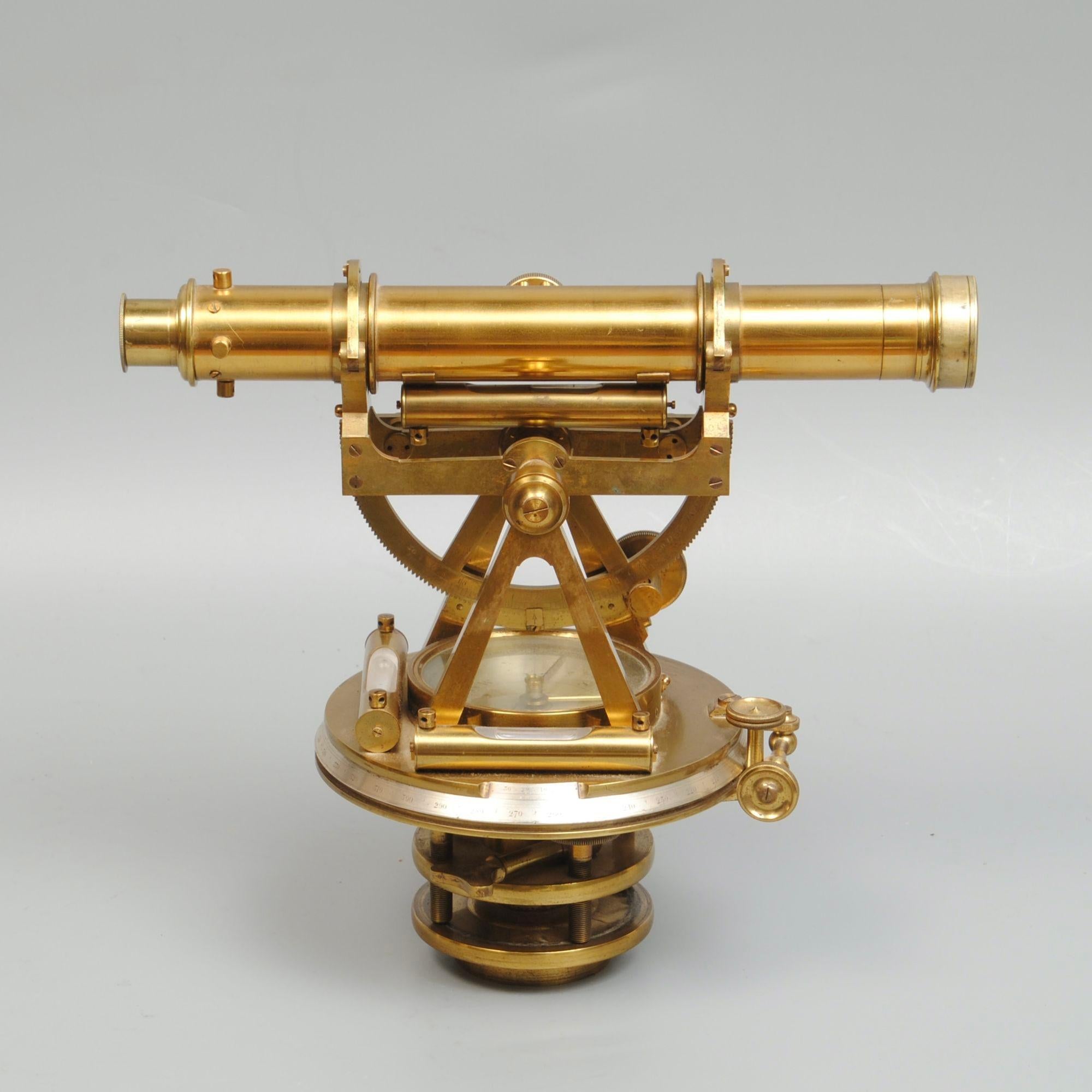 Anglais Une belle Theodolite de Troughton et Simms dans son coffret d'origine en vente
