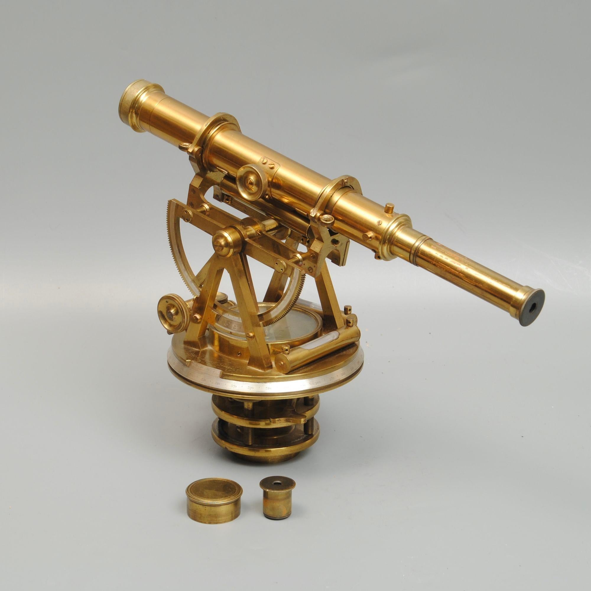 Une belle Theodolite de Troughton et Simms dans son coffret d'origine Bon état - En vente à Lincolnshire, GB