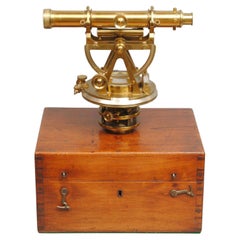 Une belle Theodolite de Troughton et Simms dans son coffret d'origine