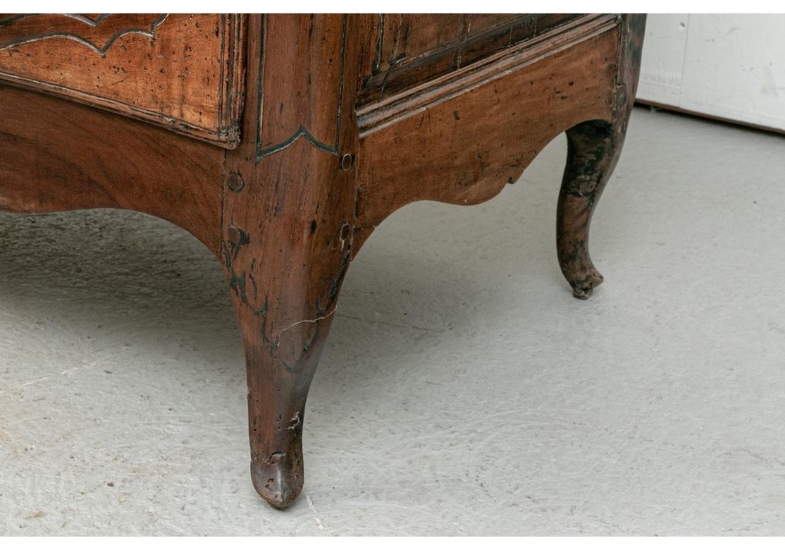 Traditionelle antike französische Serpentinen-Truhe im Landhausstil, fein im Angebot 6
