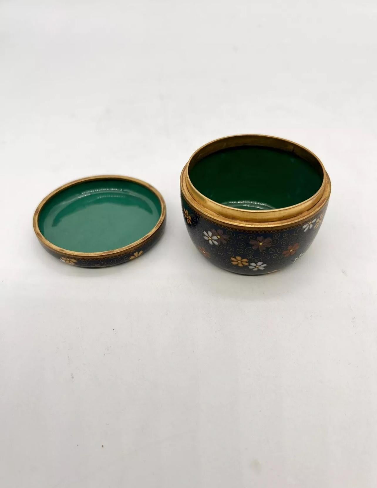 Fina e inusual caja y tapa japonesas antiguas de esmalte cloisonné Kogo de Inaba en venta 3