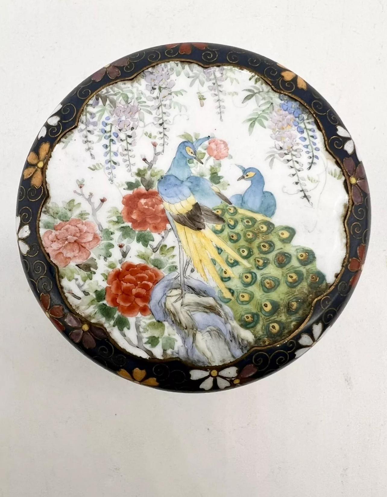 Fina e inusual caja y tapa japonesas antiguas de esmalte cloisonné Kogo de Inaba en venta 4
