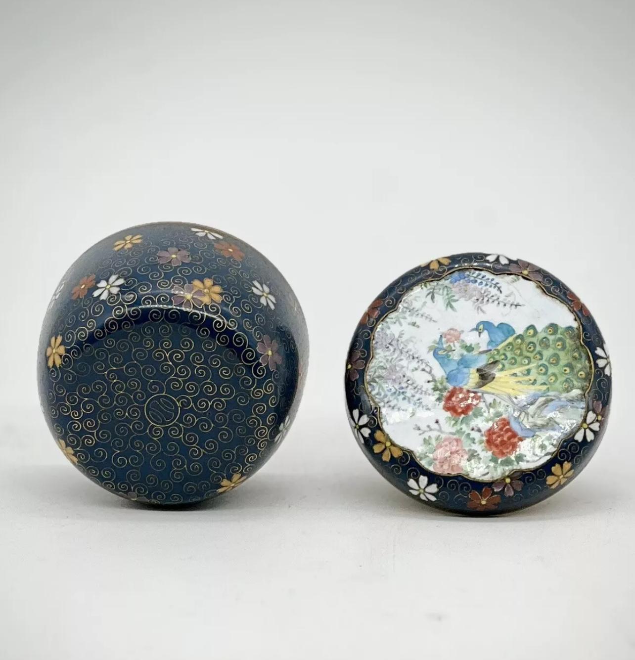 Fina e inusual caja y tapa japonesas antiguas de esmalte cloisonné Kogo de Inaba en venta 7