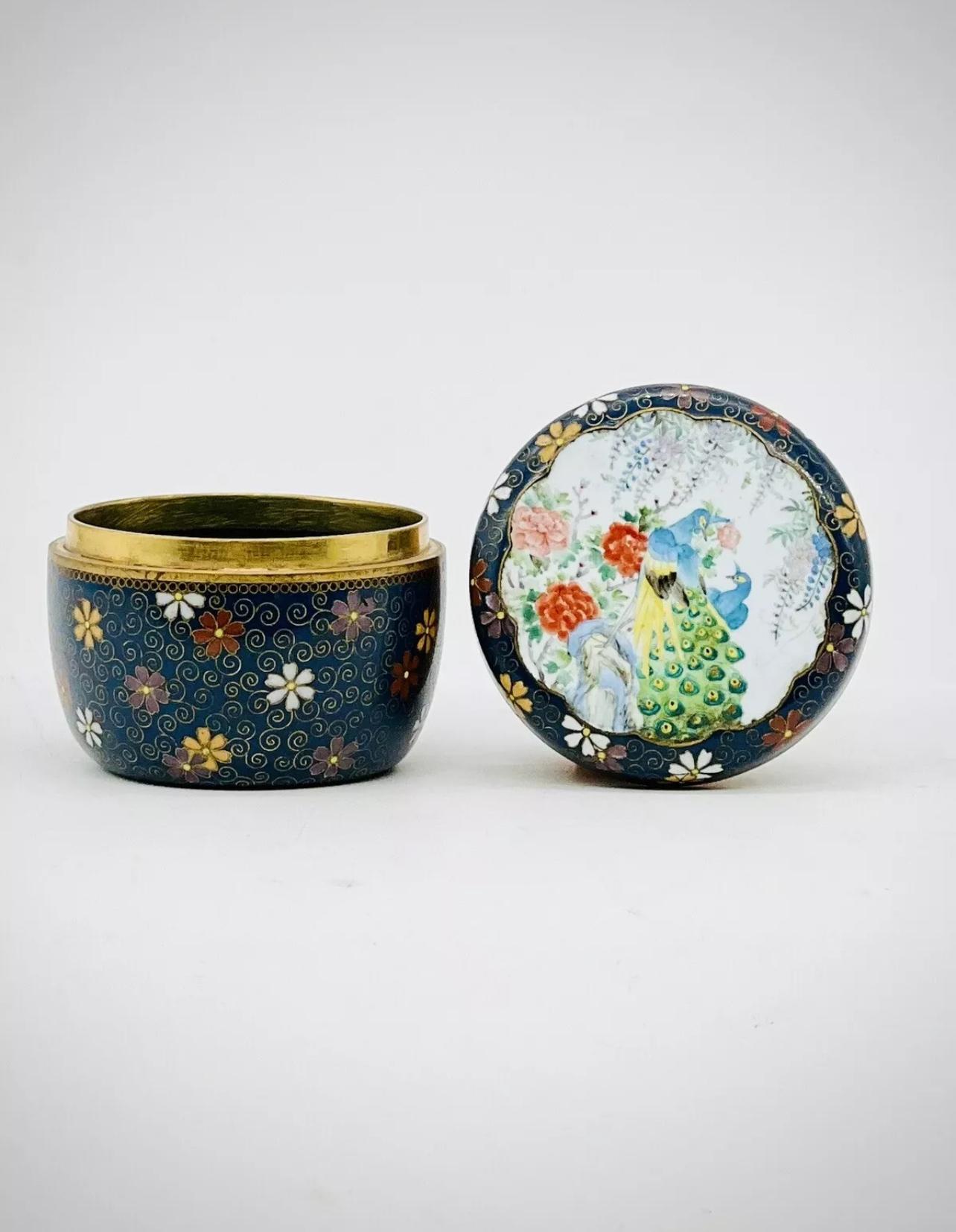 Fina e inusual caja y tapa japonesas antiguas de esmalte cloisonné Kogo de Inaba en venta 8