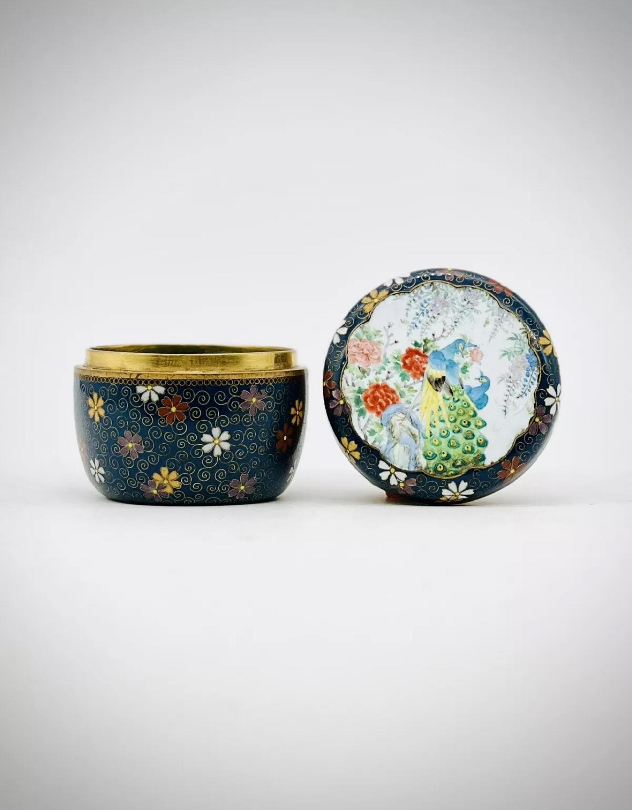 Fina e inusual caja y tapa japonesas antiguas de esmalte cloisonné Kogo de Inaba en venta 11