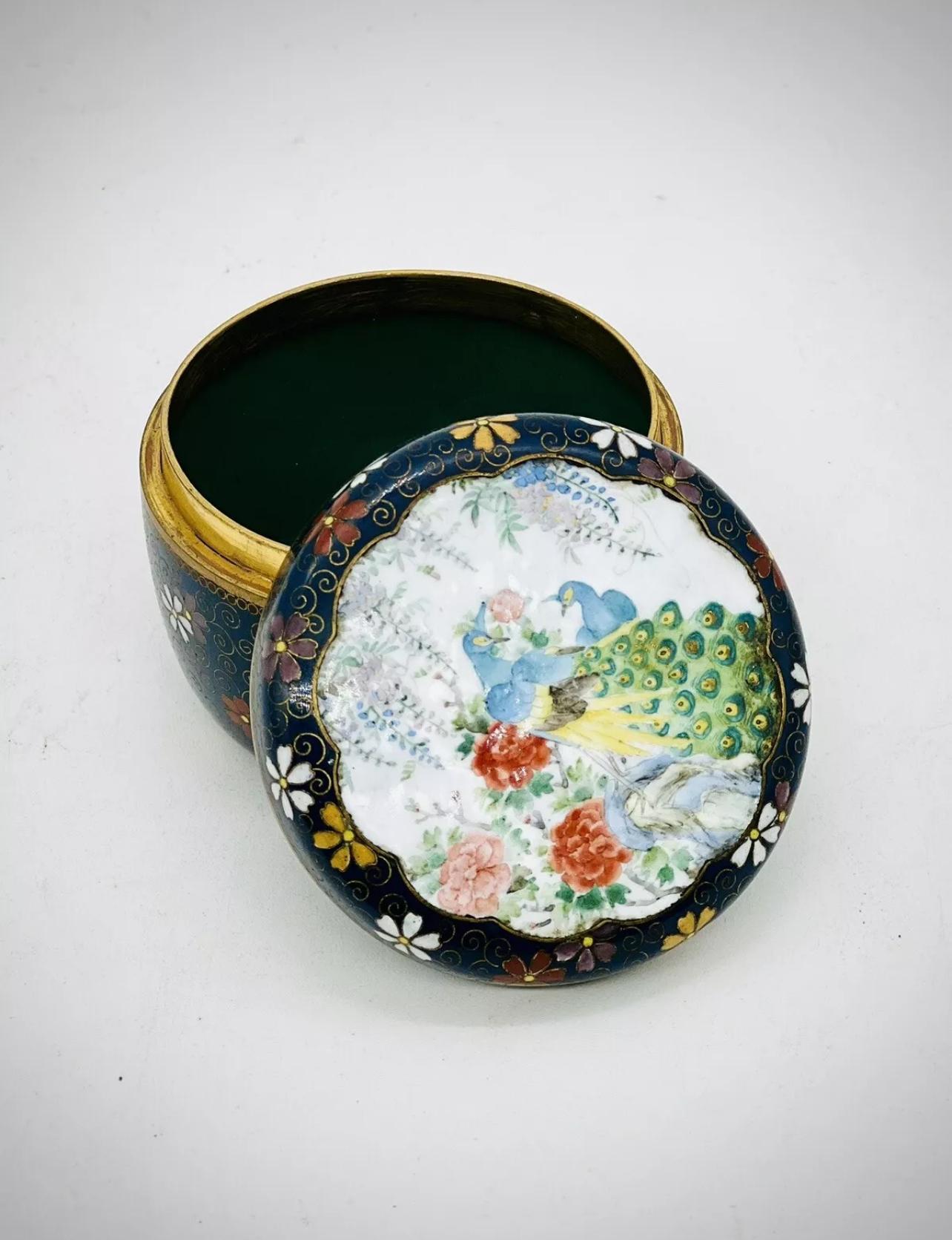 Fina e inusual caja y tapa japonesas antiguas de esmalte cloisonné Kogo de Inaba en venta 12