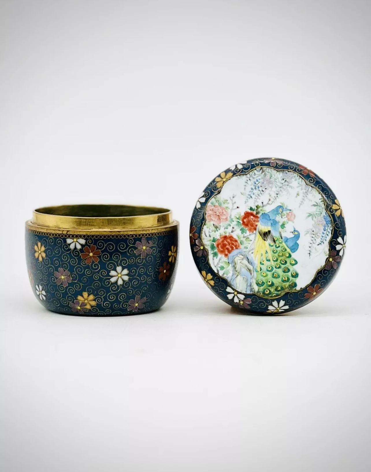 Fina e inusual caja y tapa japonesas antiguas de esmalte cloisonné Kogo de Inaba Japonés en venta