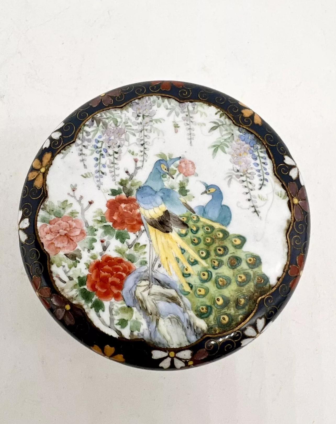 Fina e inusual caja y tapa japonesas antiguas de esmalte cloisonné Kogo de Inaba siglo XIX en venta
