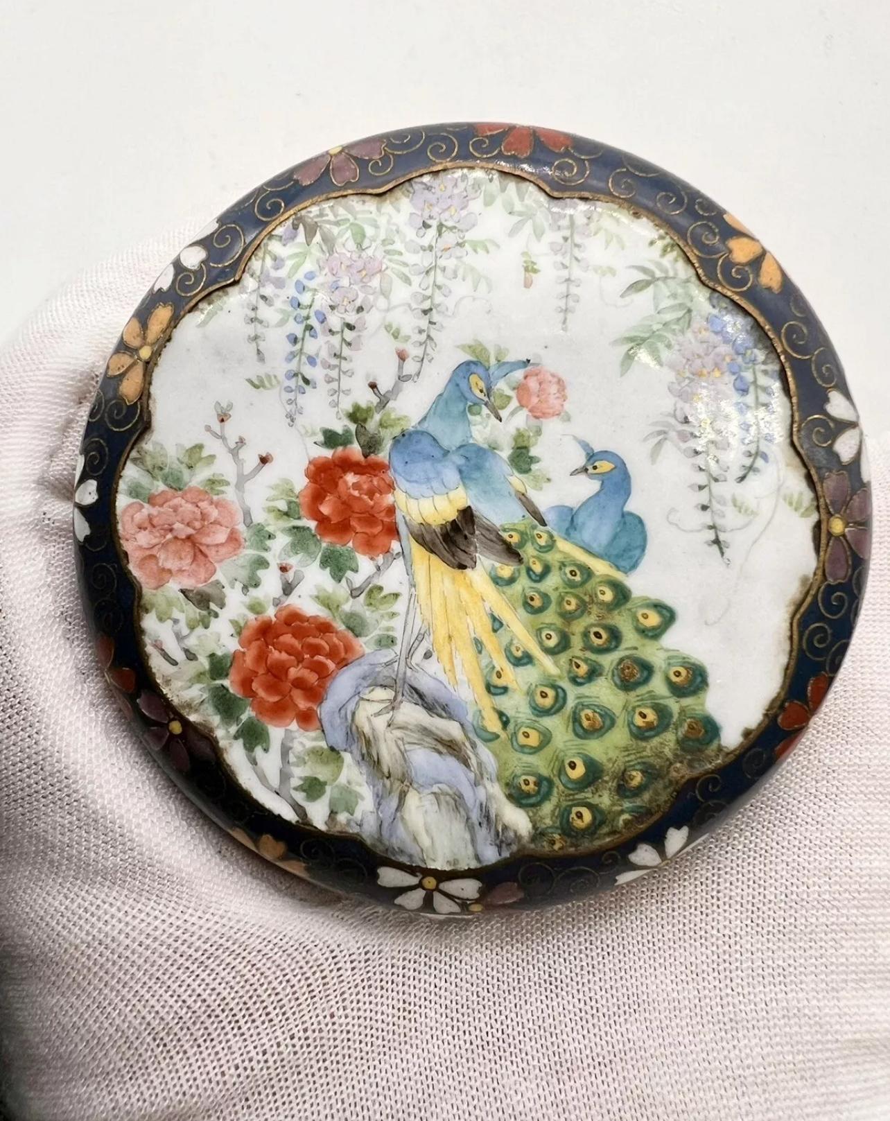 Fina e inusual caja y tapa japonesas antiguas de esmalte cloisonné Kogo de Inaba Esmalte en venta