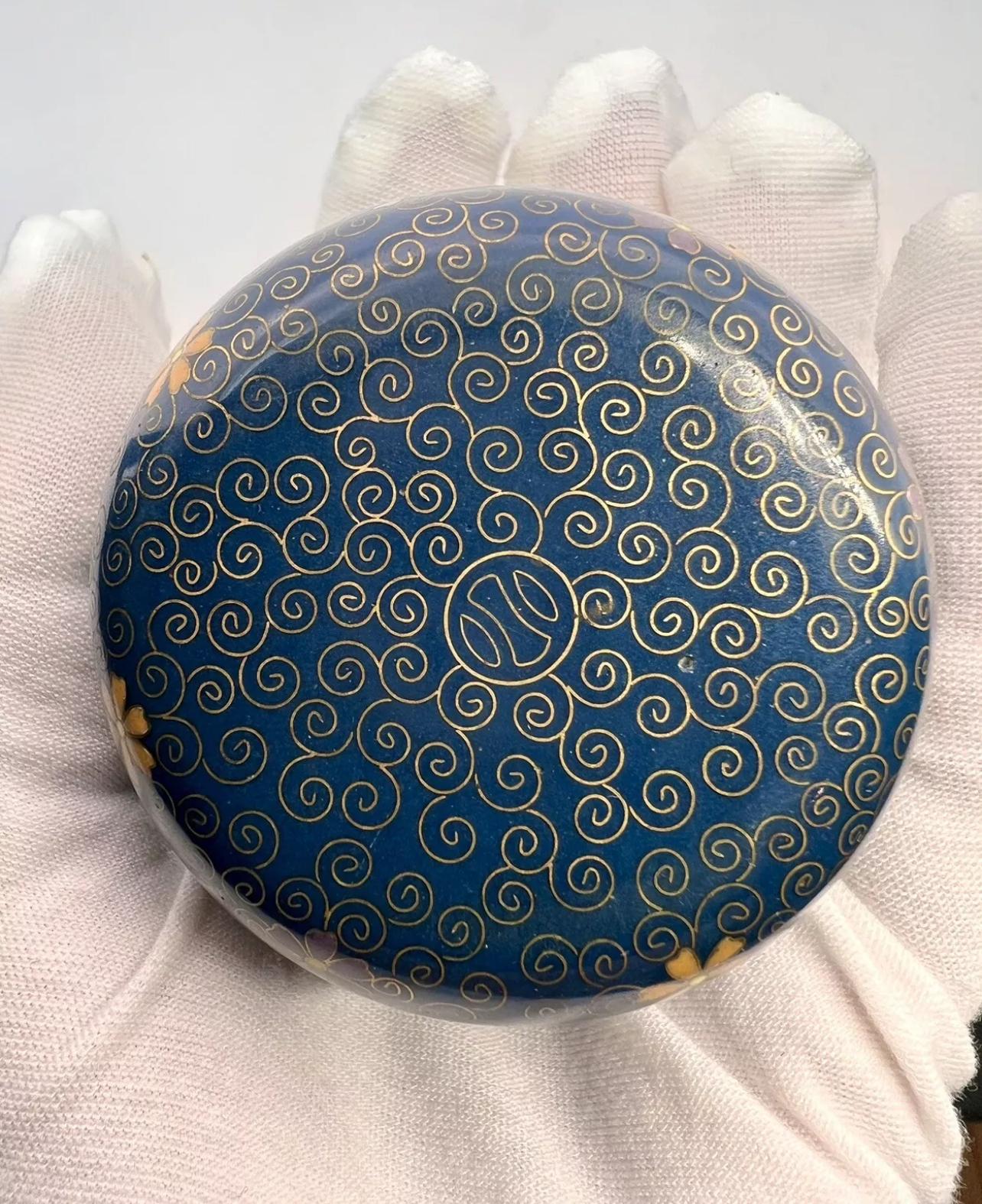 Fina e inusual caja y tapa japonesas antiguas de esmalte cloisonné Kogo de Inaba en venta 2