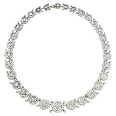 Una raffinata collana vittoriana con diamanti a grappolo
