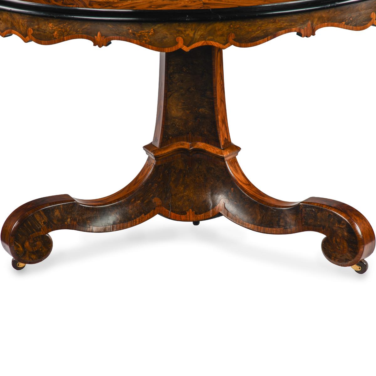 Anglais Table centrale victorienne en marqueterie attribuée à Baldos & Co. & H. H. Baldo en vente