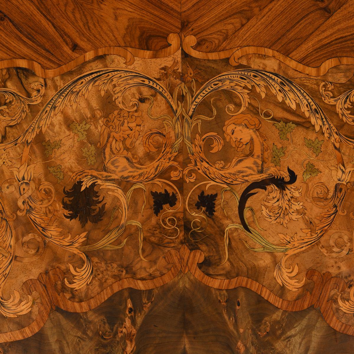 XIXe siècle Table centrale victorienne en marqueterie attribuée à Baldos & Co. & H. H. Baldo en vente