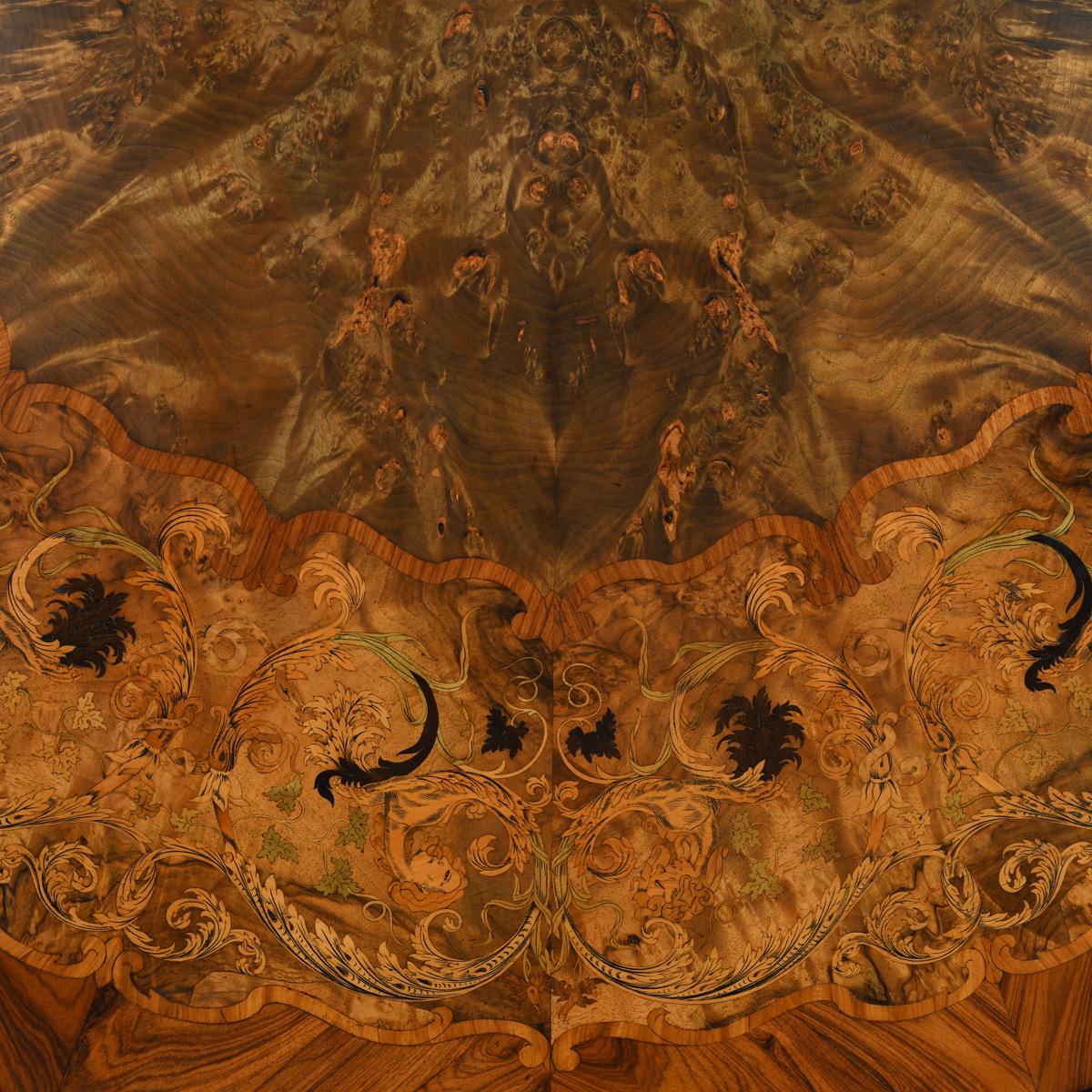 Table centrale victorienne en marqueterie attribuée à Baldos & Co. & H. H. Baldo en vente 2