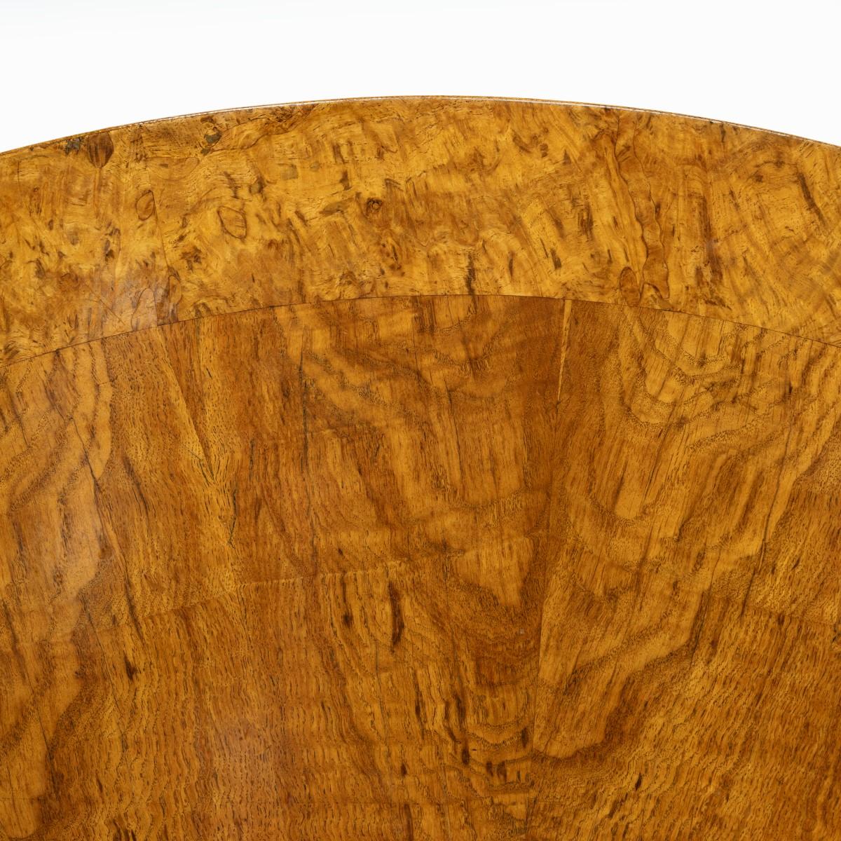 A fine Victorian pollard oak centre table, in the manner of Bridgens In Good Condition For Sale In Lymington, Hampshire