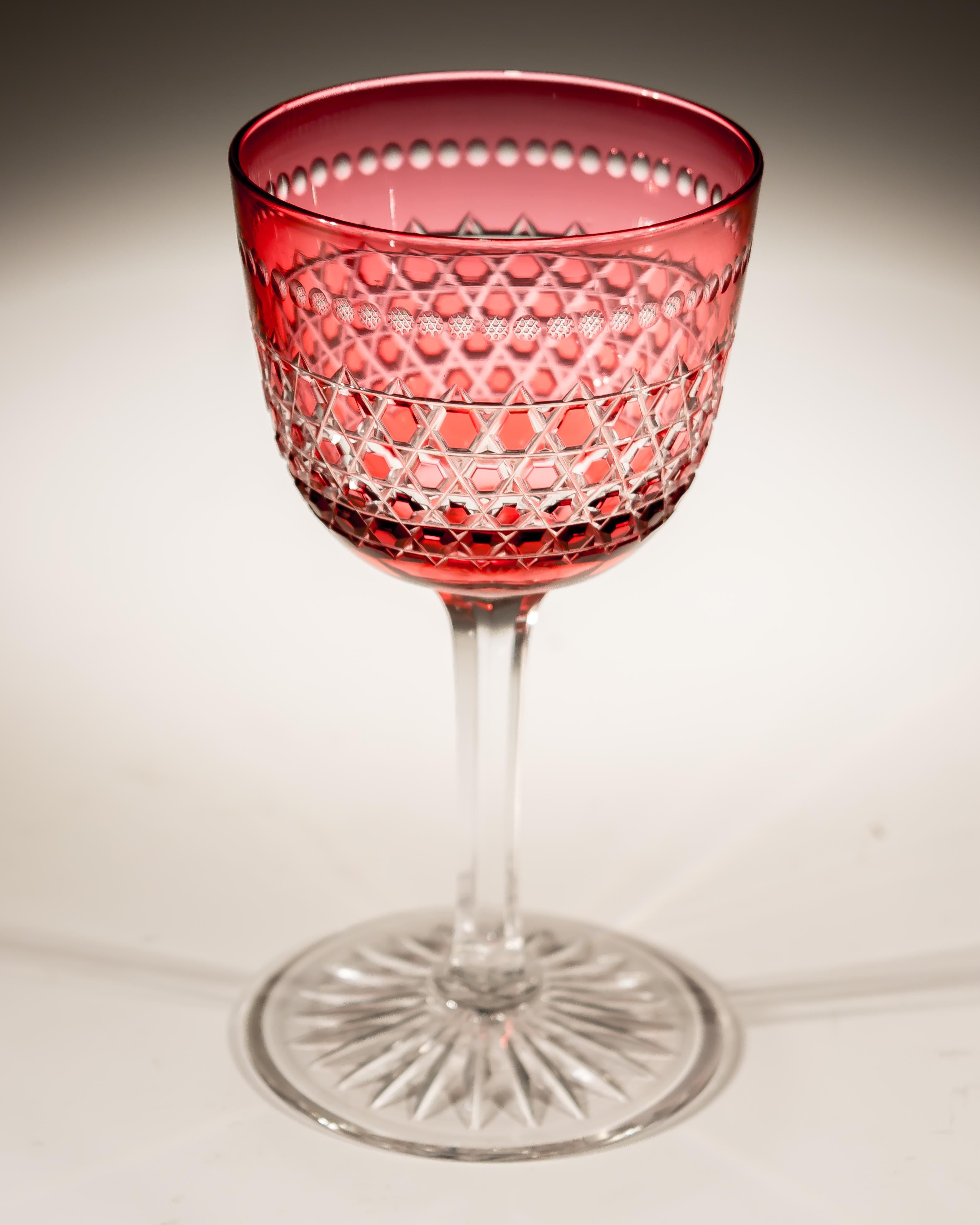 Fine Victorian Red Overlay Cut Glass Suite In Good Condition For Sale In Steyning, West sussex