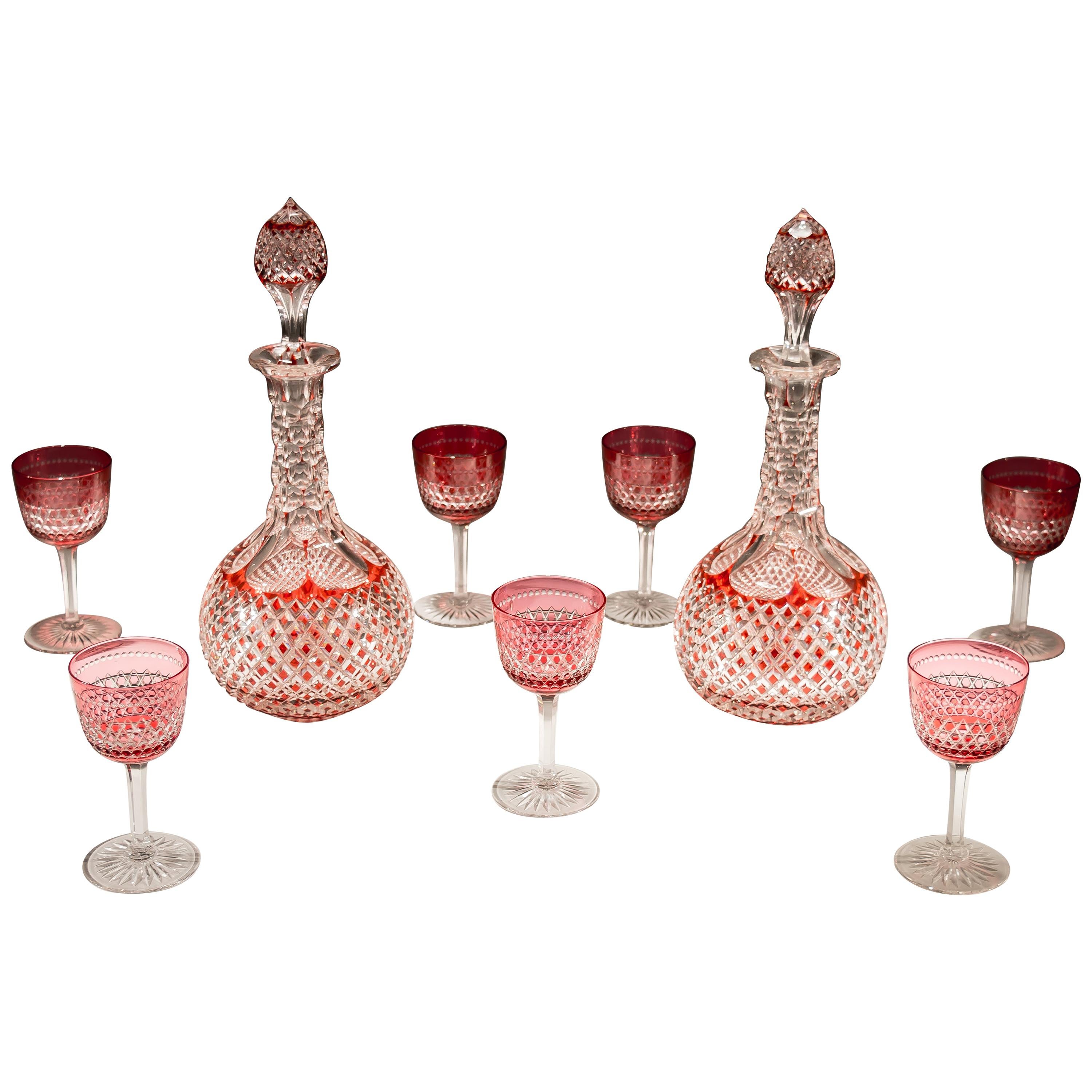 Fine suite victorienne en verre taillé à superposition rouge en vente