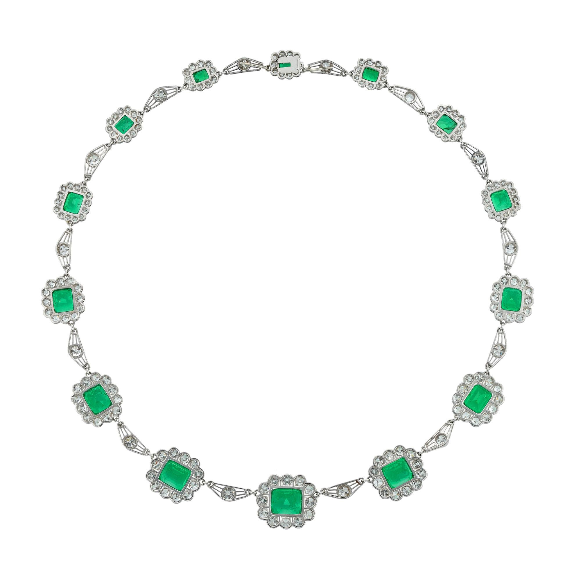Halskette mit Smaragd und Diamant im Vintage-Stil (Smaragdschliff) im Angebot