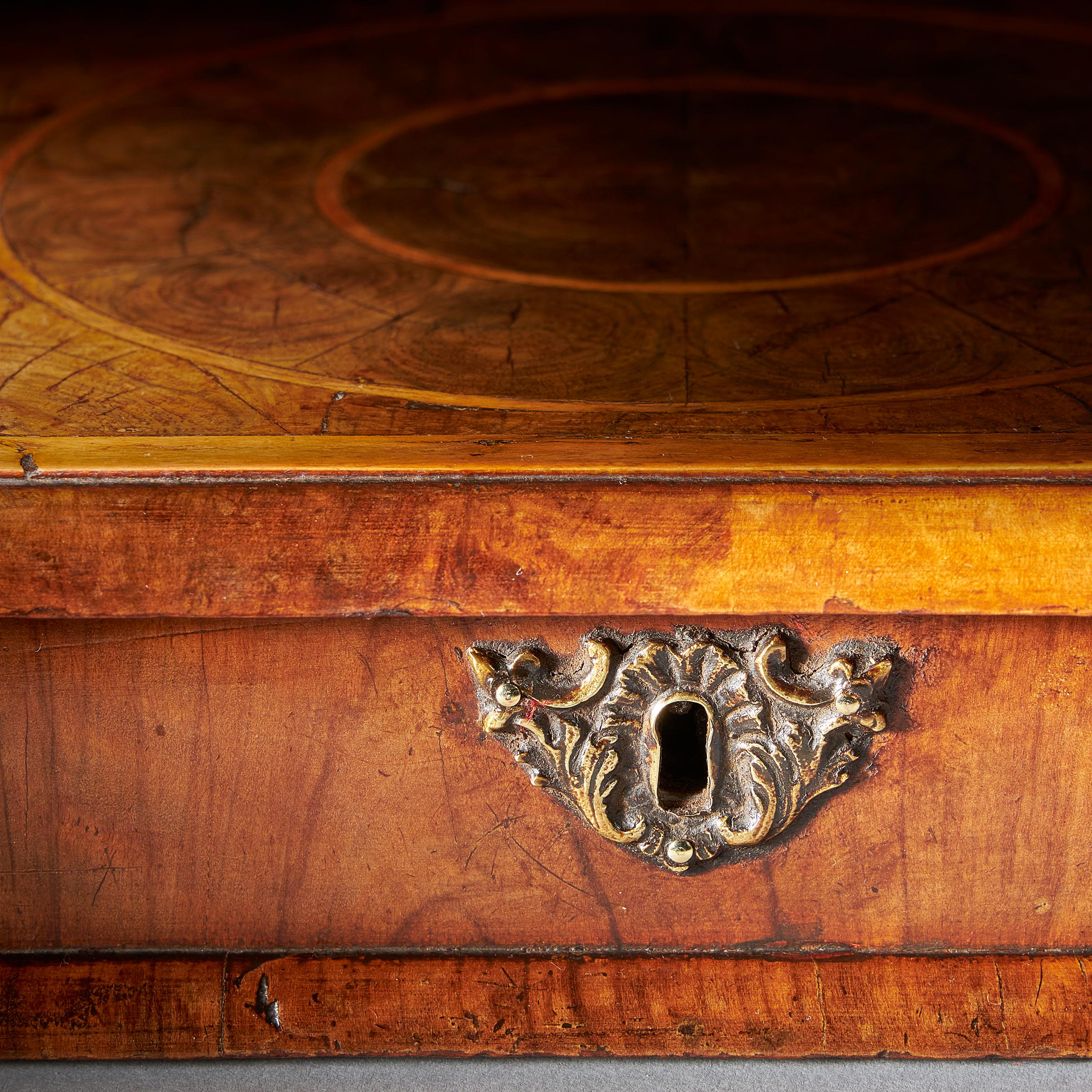 Fine William and Mary 17th Century Olive Oyster Lace Box In Good Condition In Oxfordshire, United Kingdom