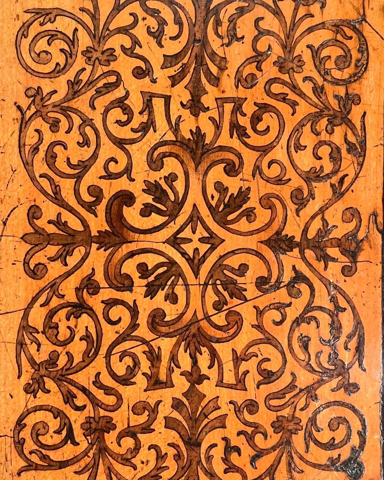 A Fine William And Mary Period Seaweed Marquetry Bureau. In Good Condition In London, GB