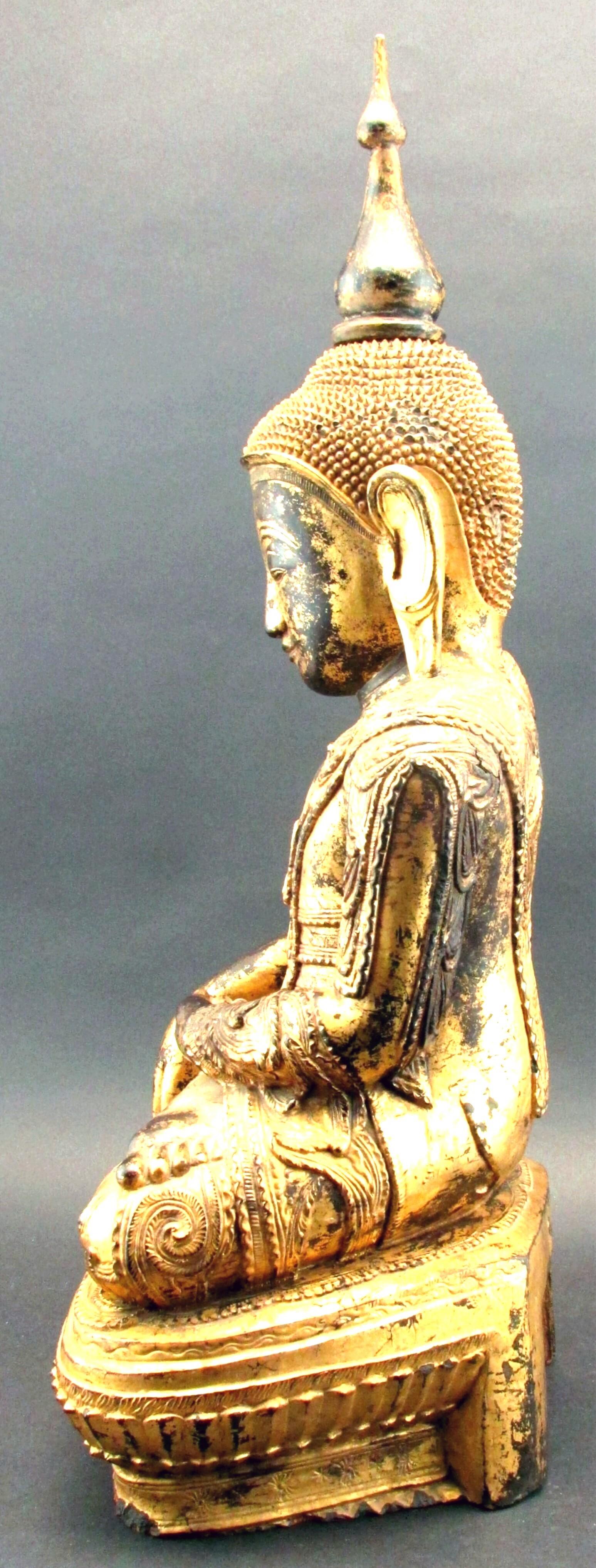 Autre Exceptionnel bouddha de style Shan en bois doré sculpté et laqué noir, vers 1890 en vente