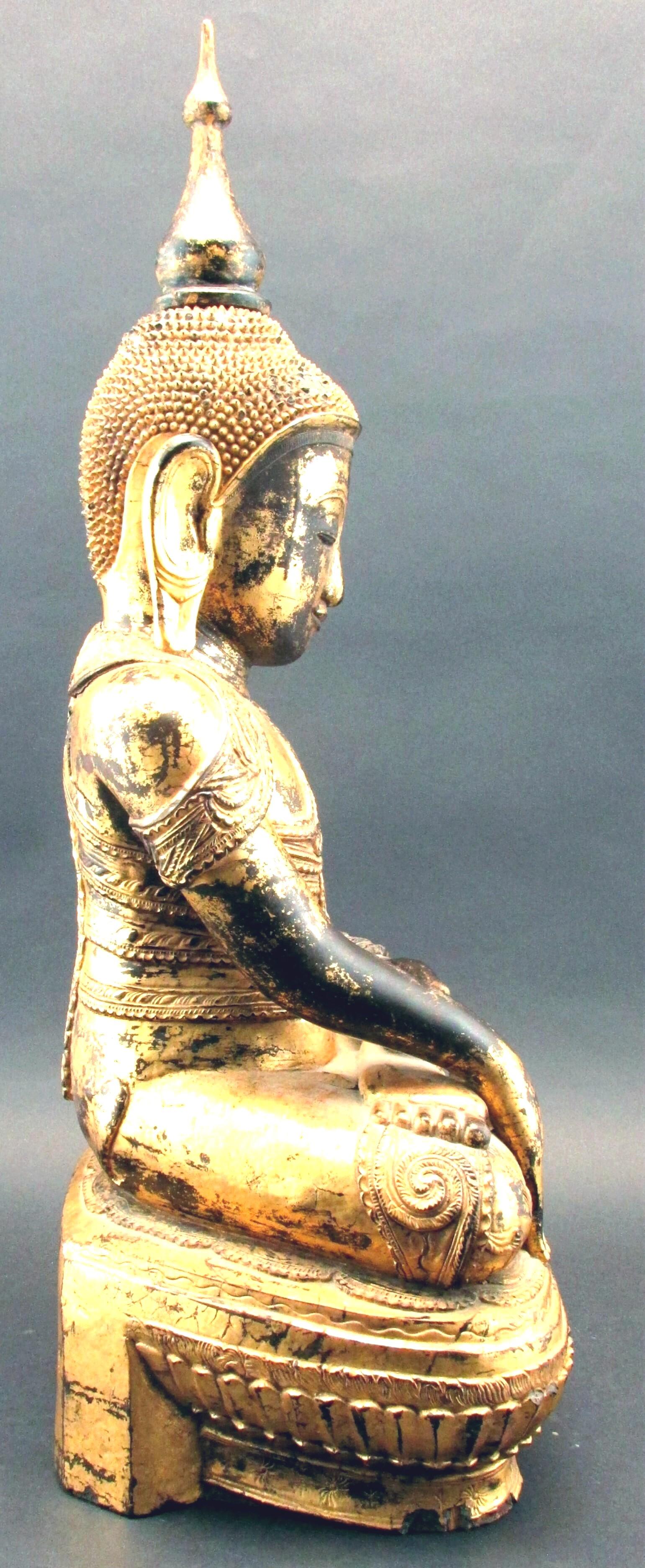 Birman Exceptionnel bouddha de style Shan en bois doré sculpté et laqué noir, vers 1890 en vente