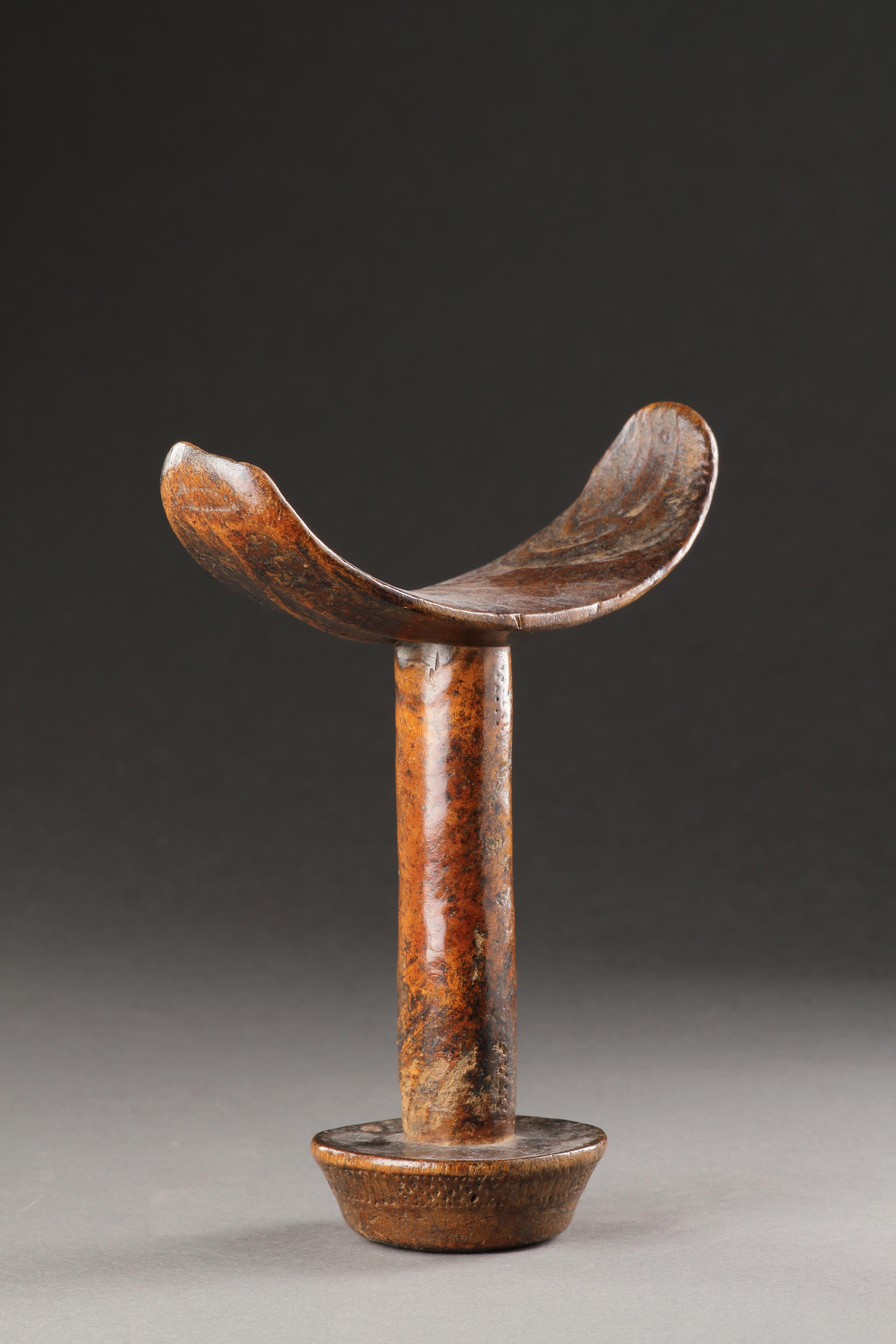 19th Century A Finely Carved ‘Boni’ Neck-Rest For Sale