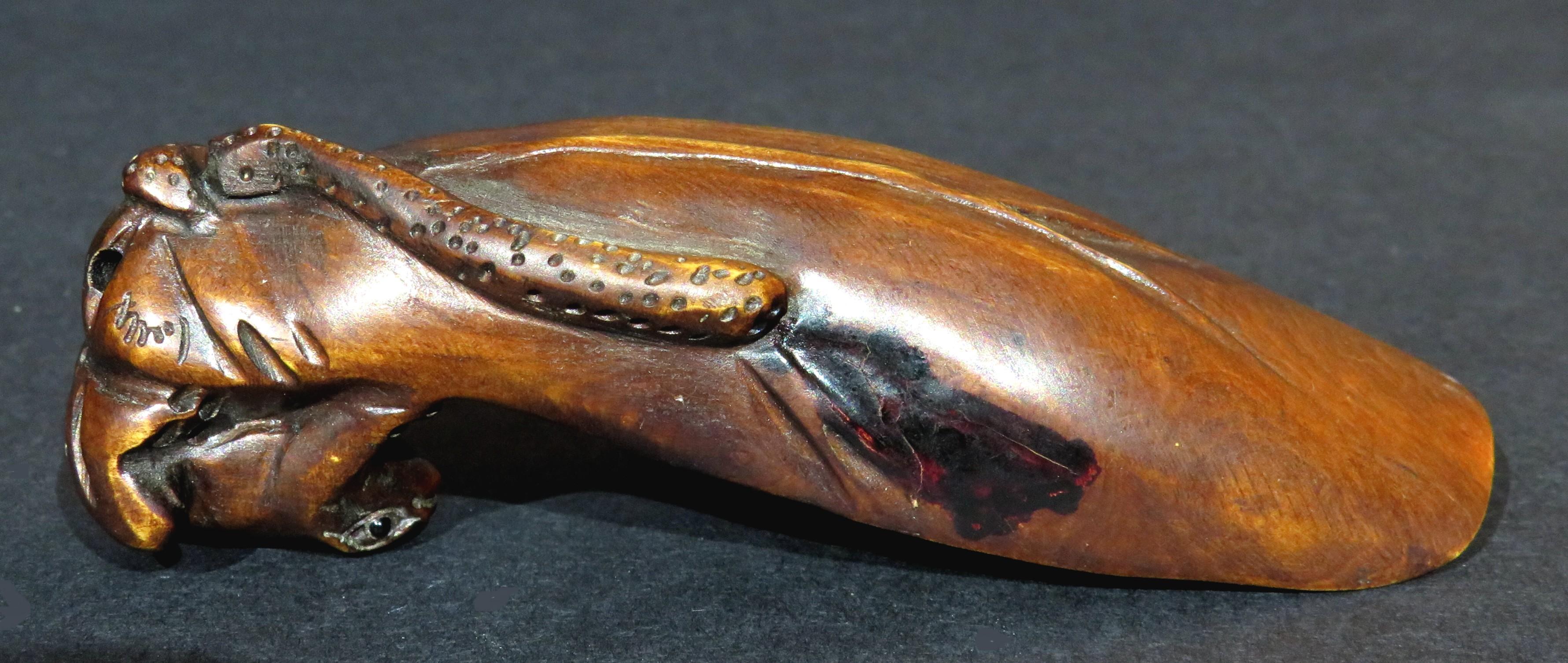 A Finely Carved Boxwood Tea Leaf Scoop Netsuke, Japan Taisho Period (1912-1925) 6