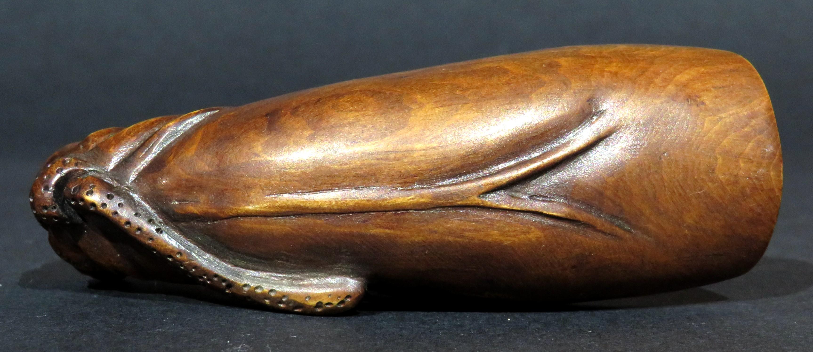 A Finely Carved Boxwood Tea Leaf Scoop Netsuke, Japan Taisho Period (1912-1925) 8