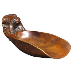 A Finely Carved Boxwood Tea Leaf Scoop Netsuke, Japan Taisho Period (1912-1925)