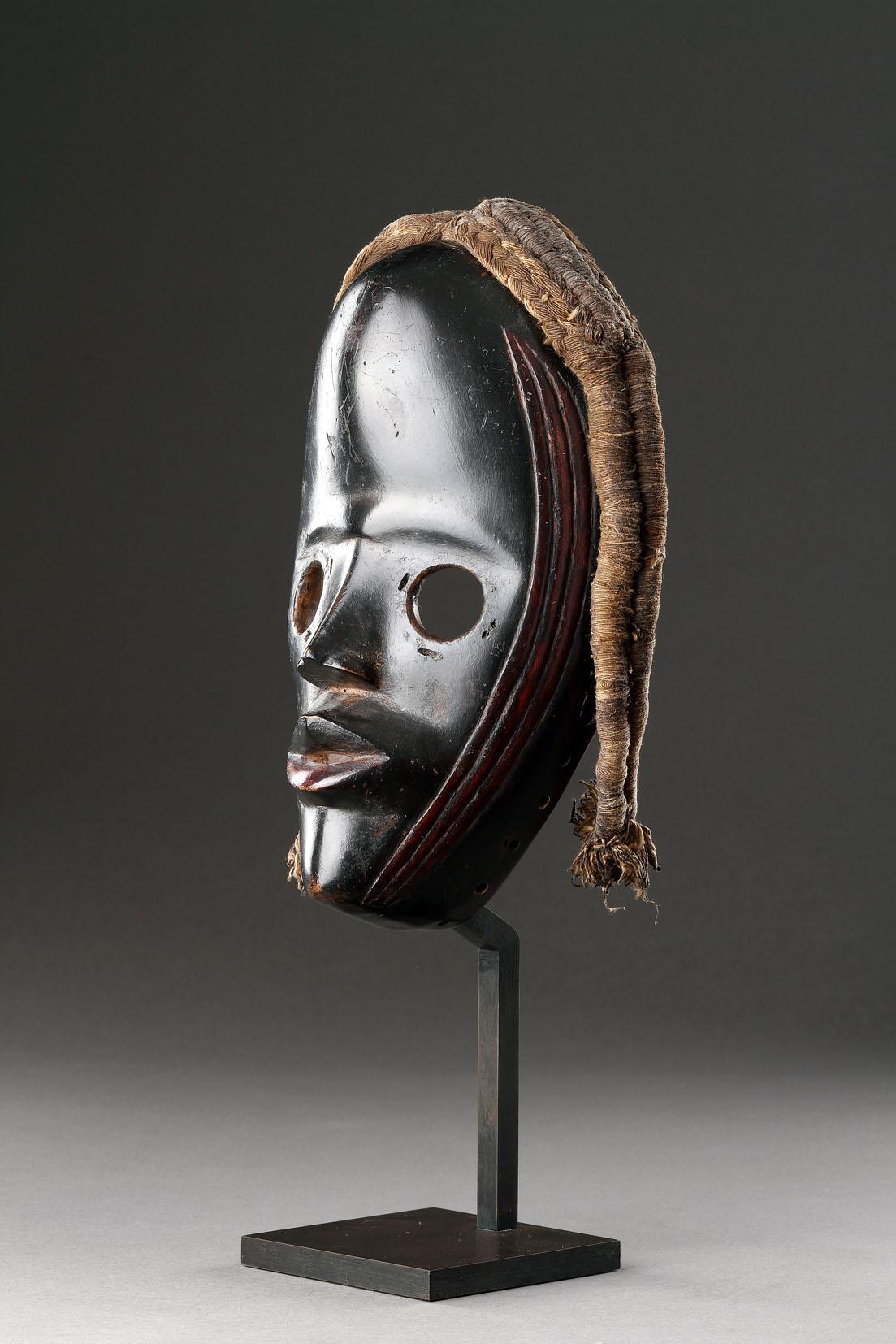 Ivoirien Masque Dan finement sculpté en vente