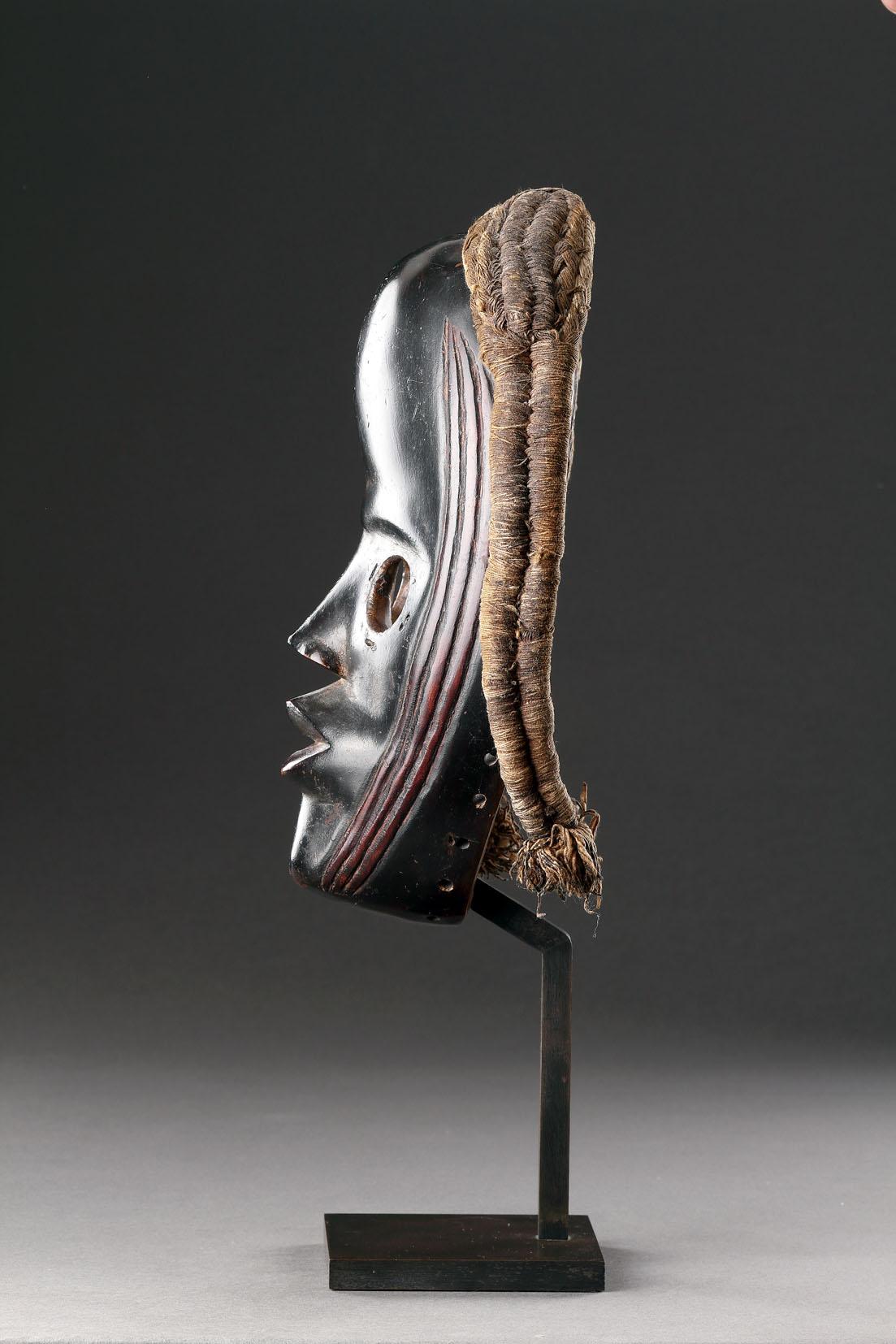 20ième siècle Masque Dan finement sculpté en vente