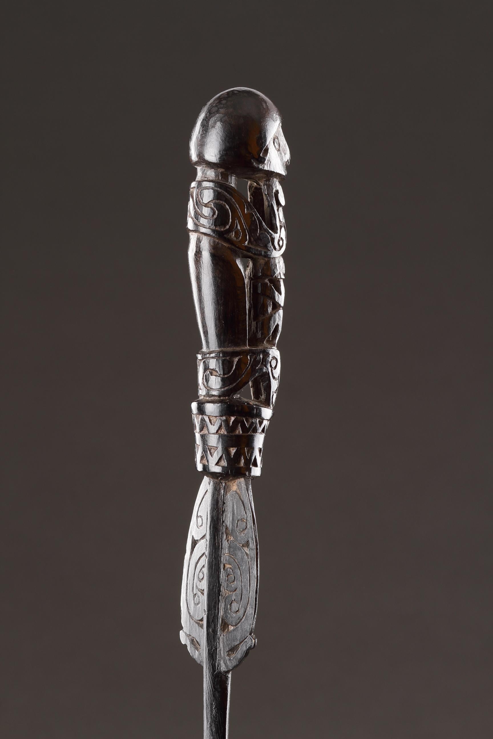 Ein fein geschnitzter Kalkspatel von einem Unknown Masterly Carver im Angebot 9