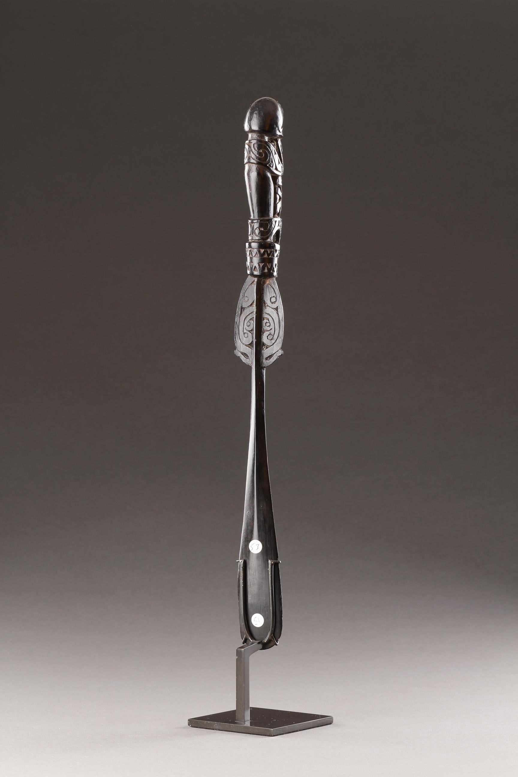 Ein fein geschnitzter Kalkspatel von einem Unknown Masterly Carver (Ebenholz) im Angebot