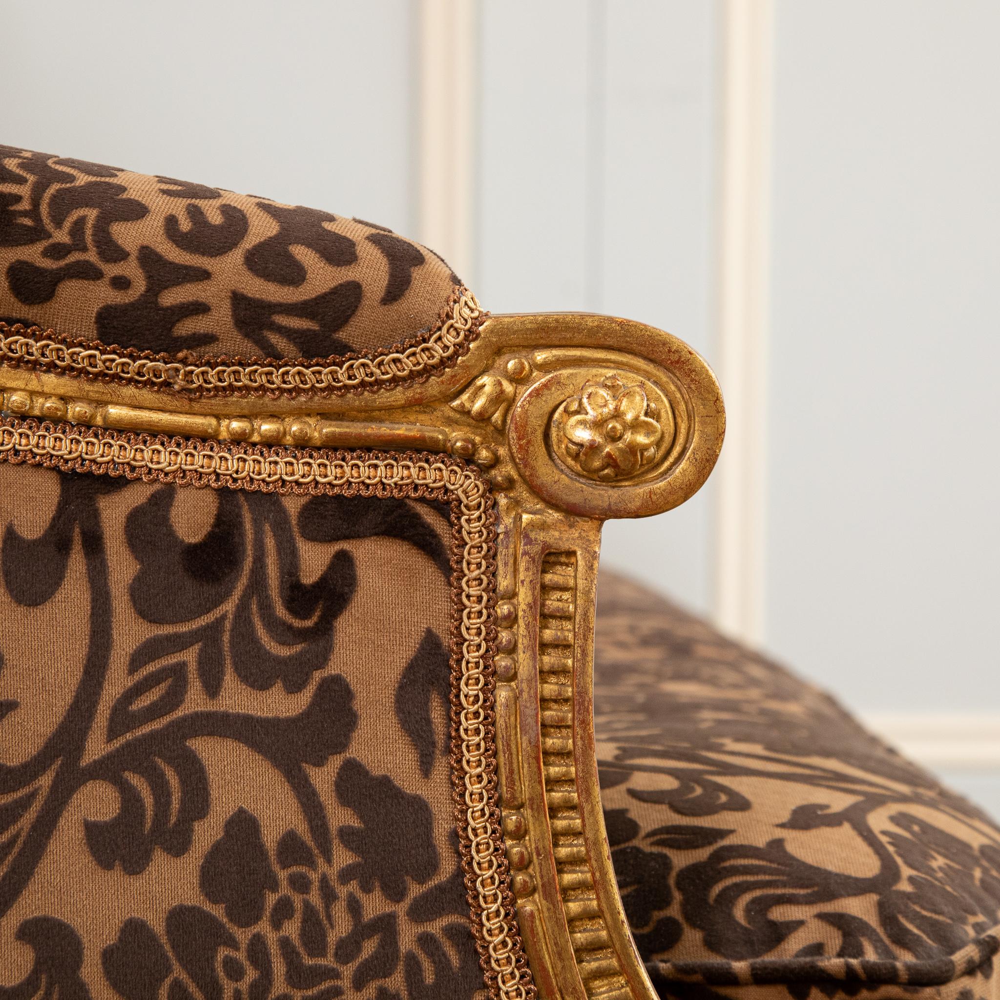  Eine fein geschnitzte  Louis XVI Stil Giltwood Sofa im Angebot 6