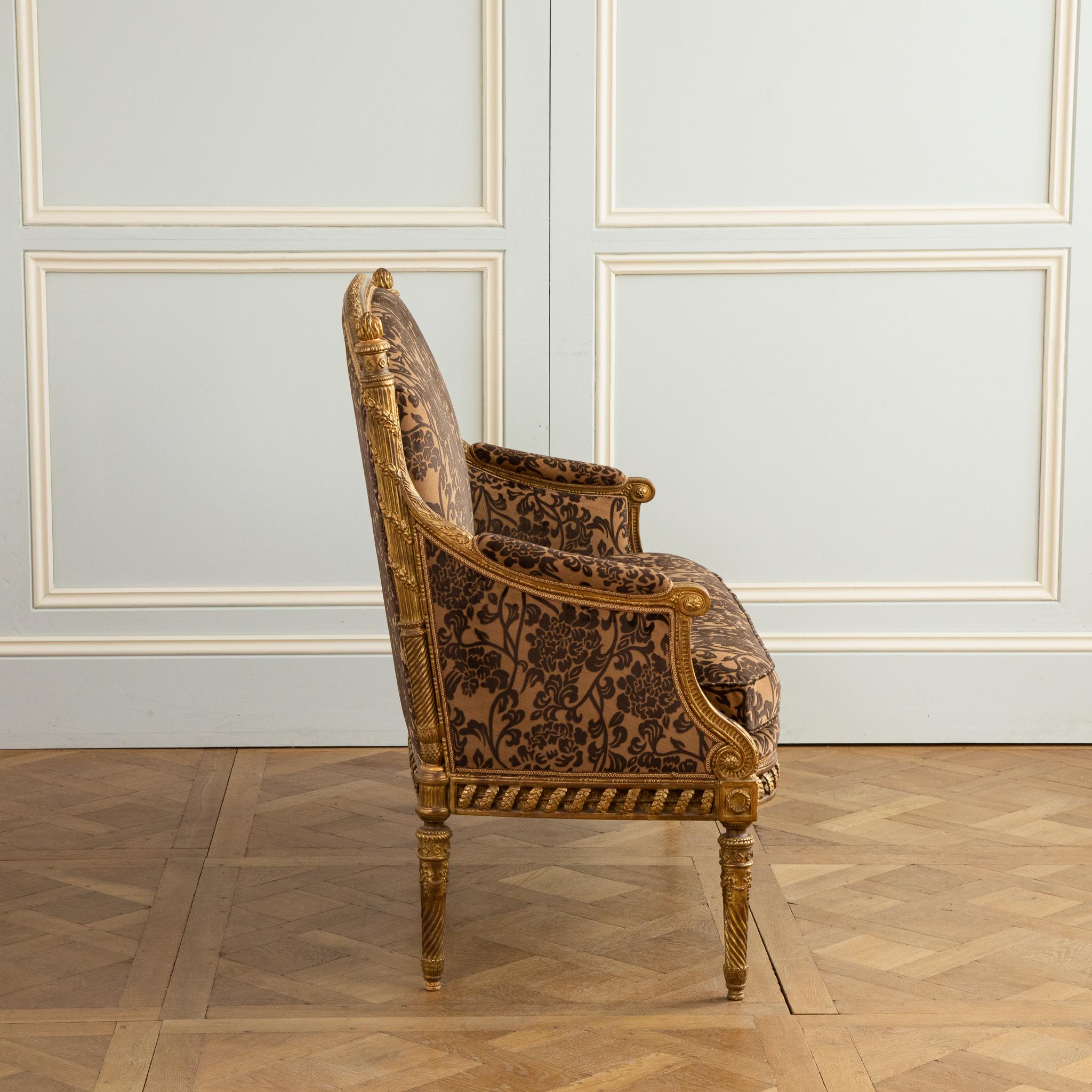 Eine fein geschnitzte  Louis XVI Stil Giltwood Sofa (21. Jahrhundert und zeitgenössisch) im Angebot