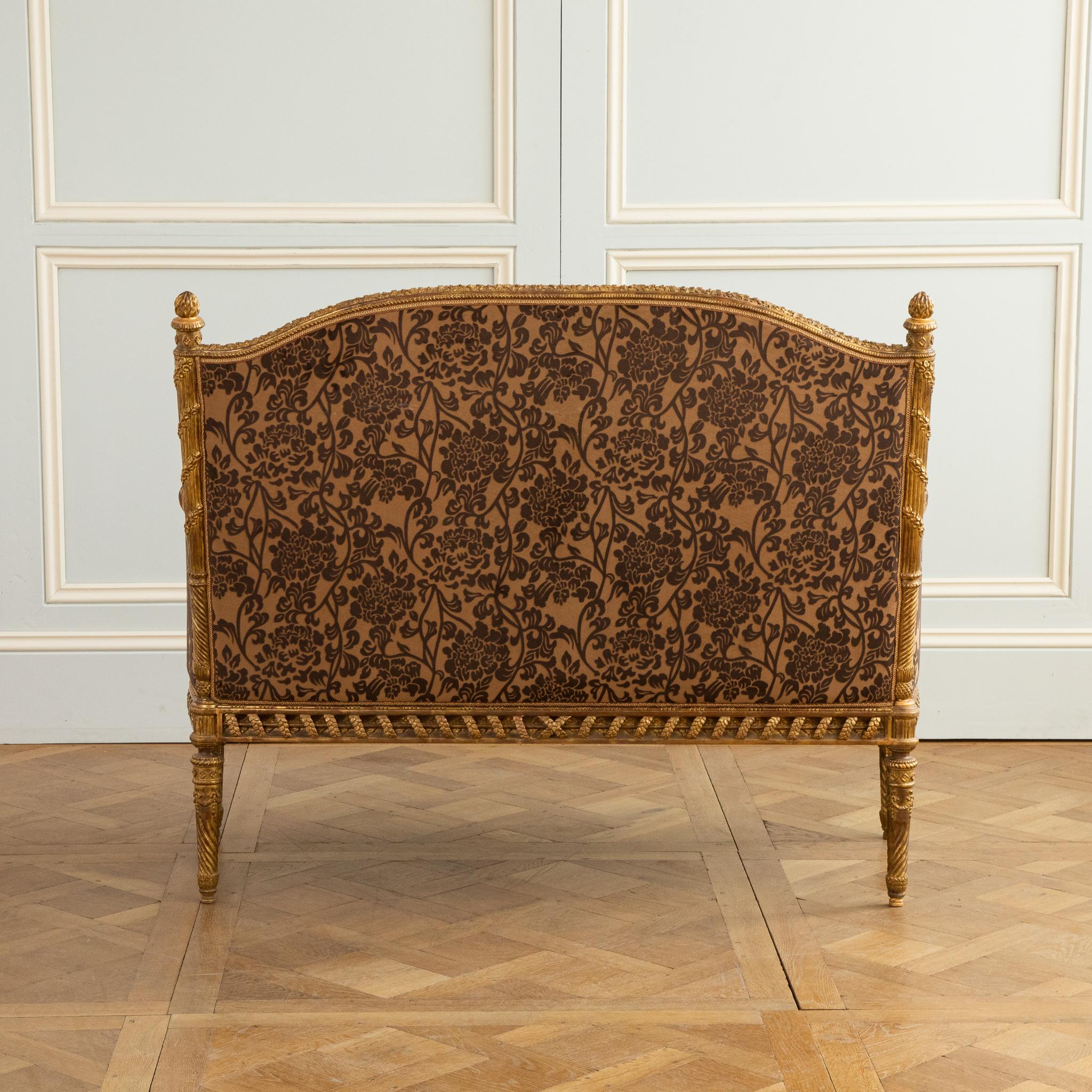  Eine fein geschnitzte  Louis XVI Stil Giltwood Sofa (Polster) im Angebot