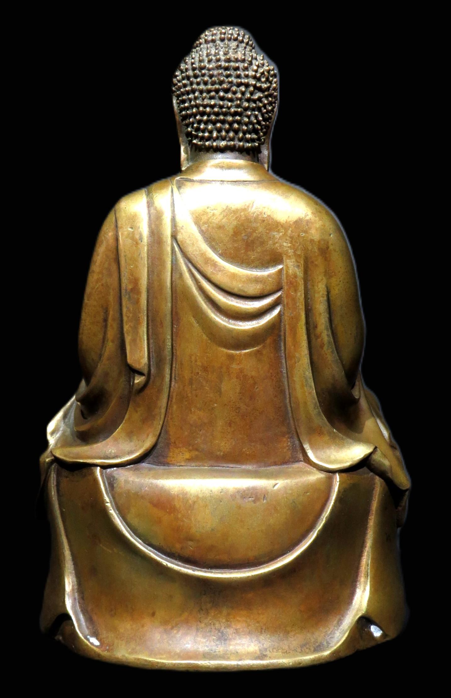 A Finely Cast Copper Alloy Figure of Buddha Amitabha, 20th C. or Earlier Bon état - En vente à Ottawa, Ontario
