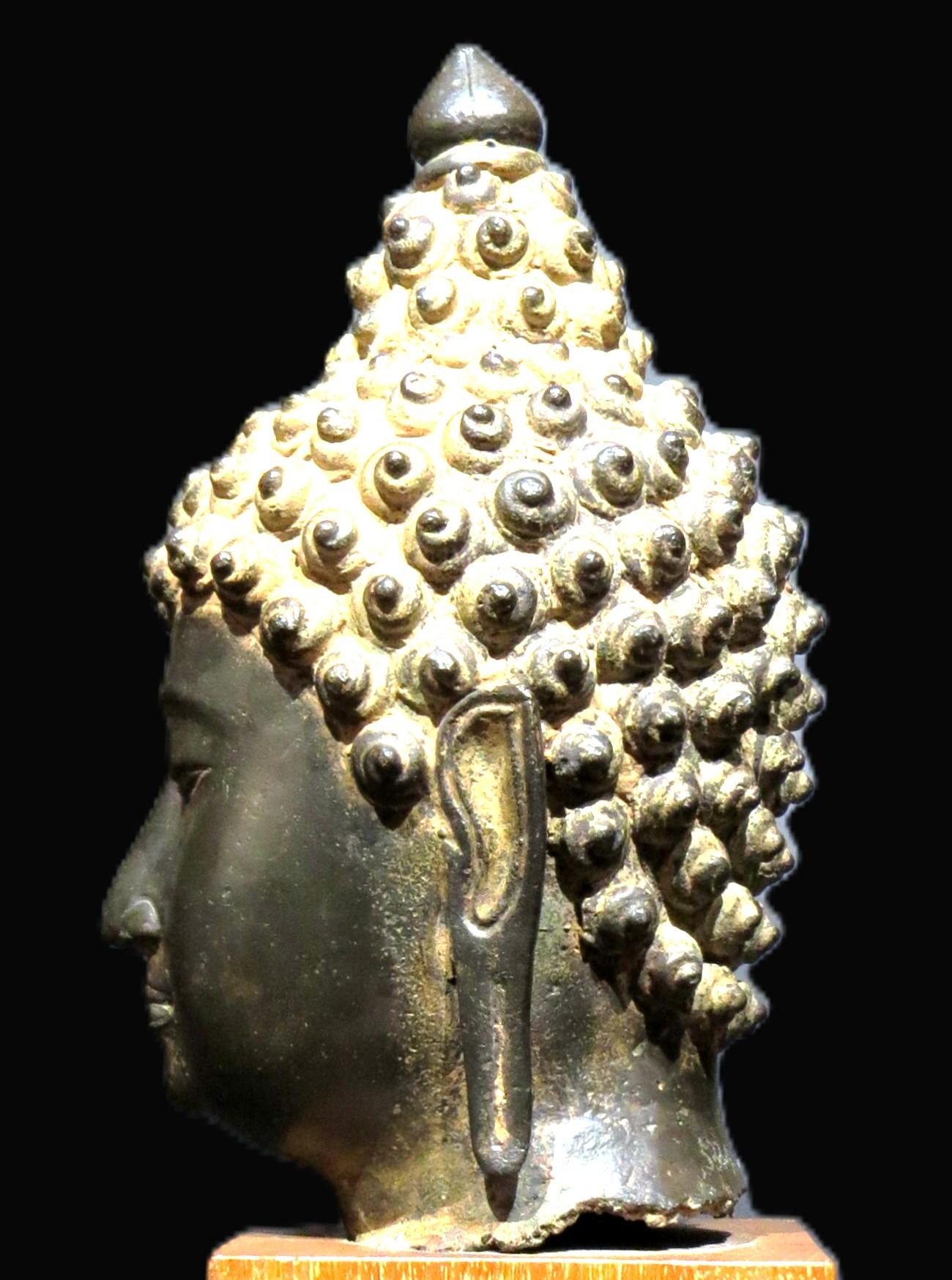 Thaïlandais A Finely Cast Copper Alloy Head of Buddha Shakyamuni, 19th C. or Earlier en vente