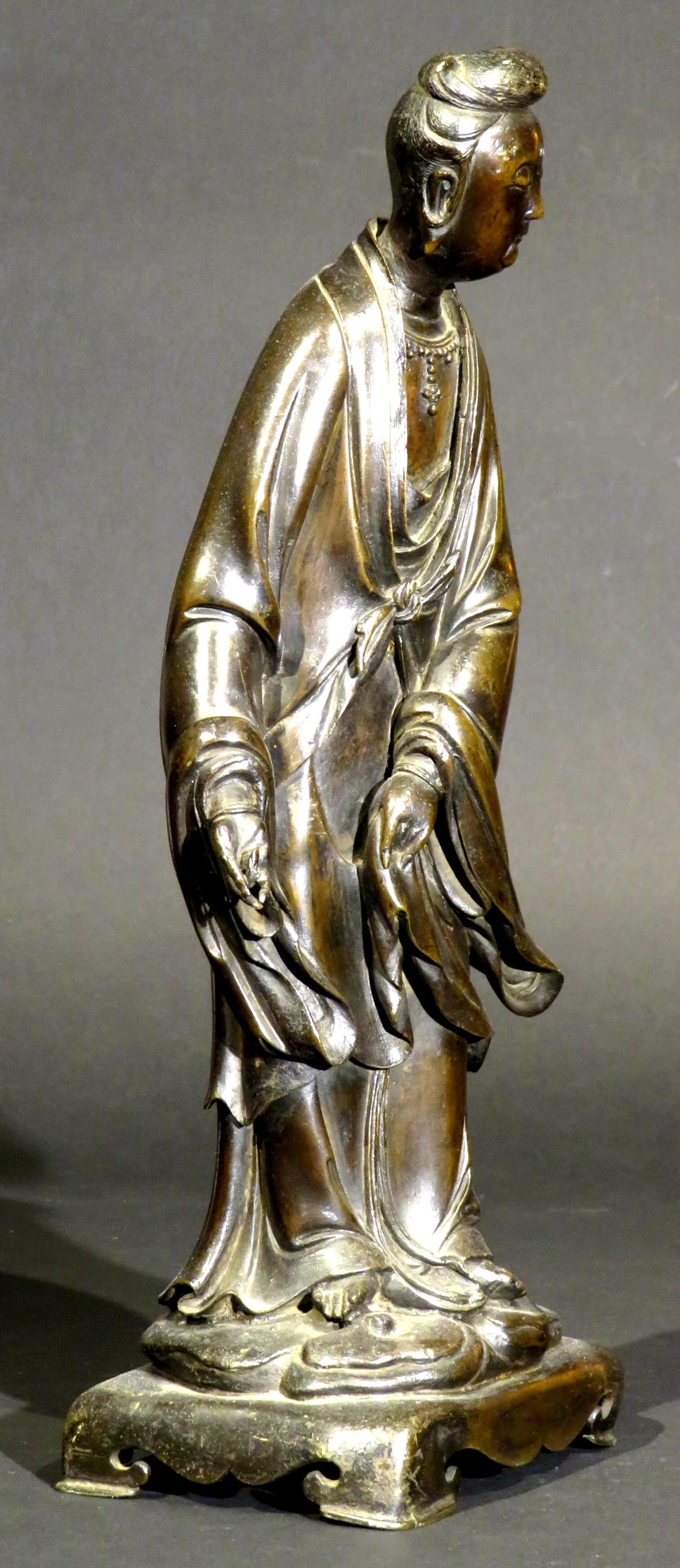 A Finely Cast & Patinated Standing Bronze Figure of Guanyin, 18th / 19th Century In Good Condition For Sale In Ottawa, Ontario