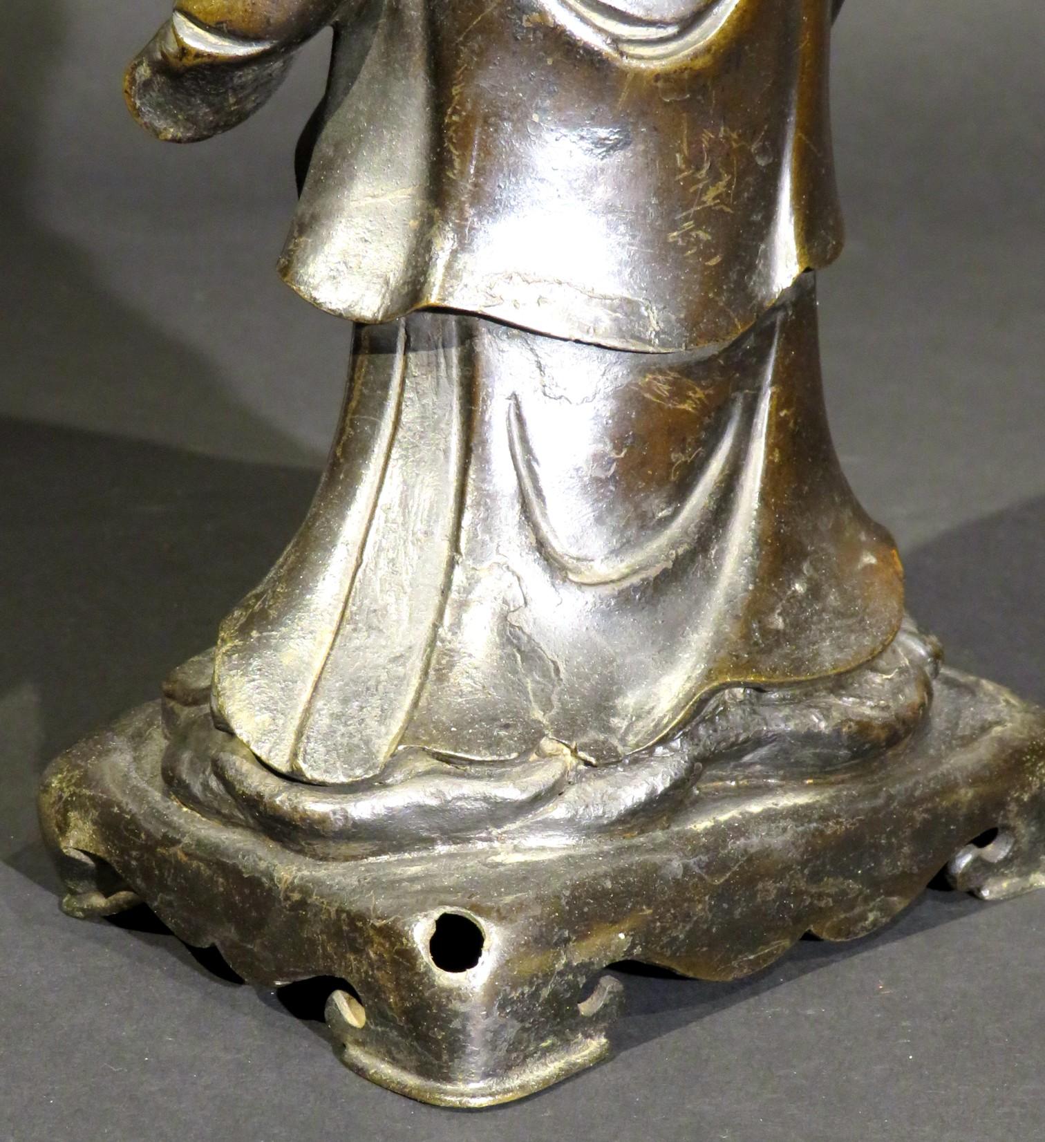 A Finely Cast & Patinated Standing Bronze Figure of Guanyin, 18th / 19th Century For Sale 1