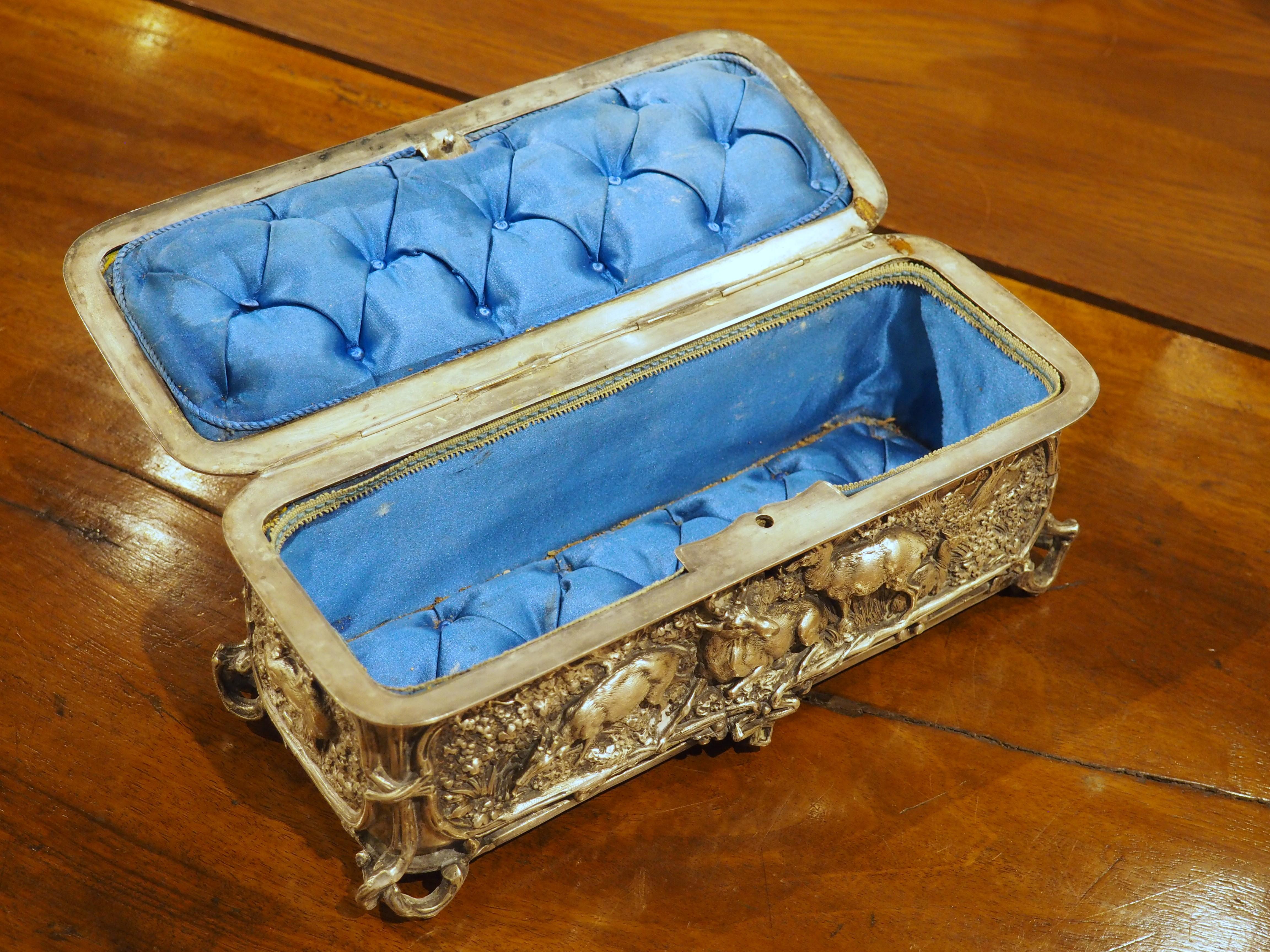 Eine fein gegossene Tischschatulle aus versilberter Bronze von L. Oudry, Paris, CIRCA 1865 im Angebot 5
