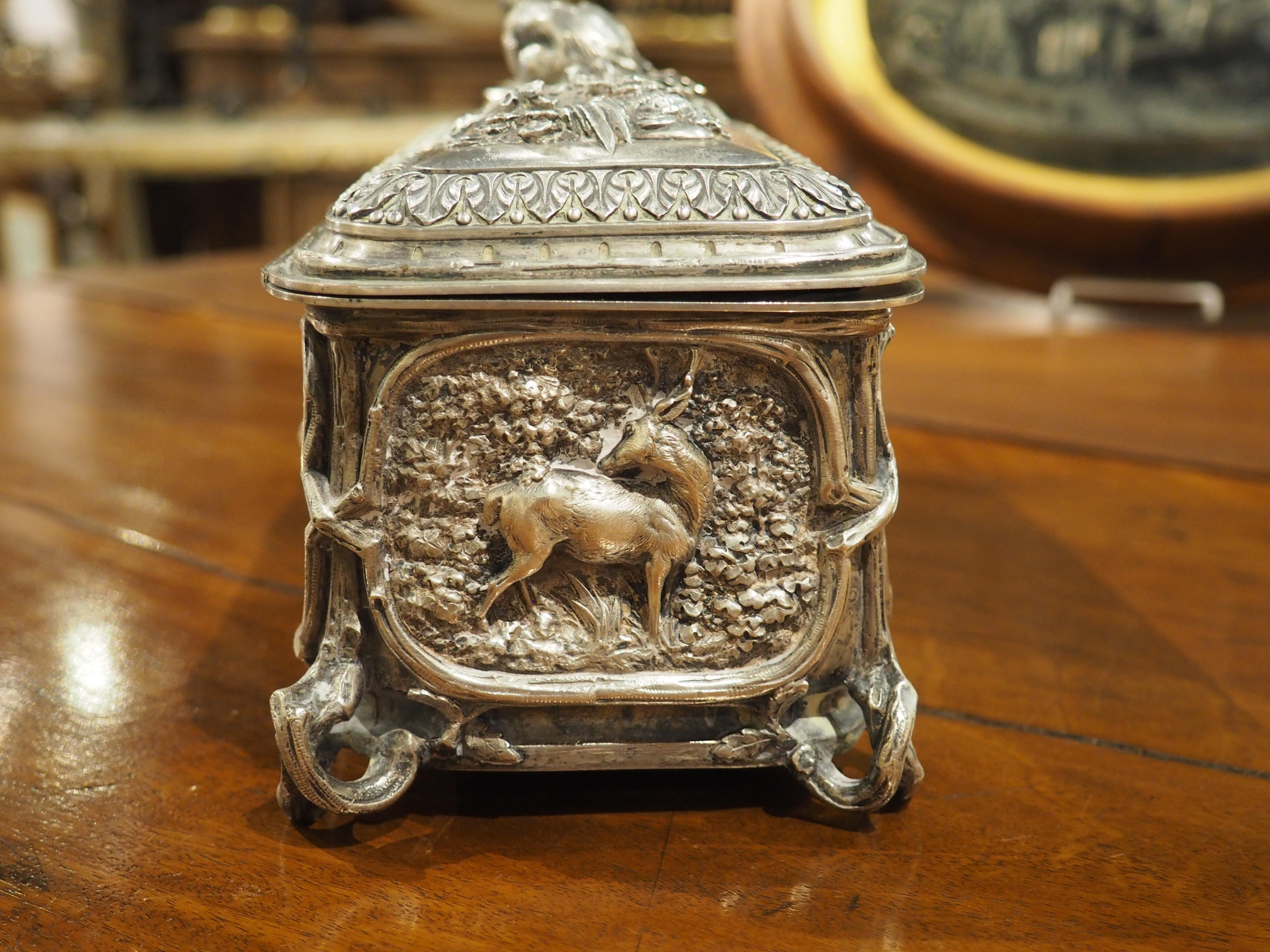 Eine fein gegossene Tischschatulle aus versilberter Bronze von L. Oudry, Paris, CIRCA 1865 im Angebot 7