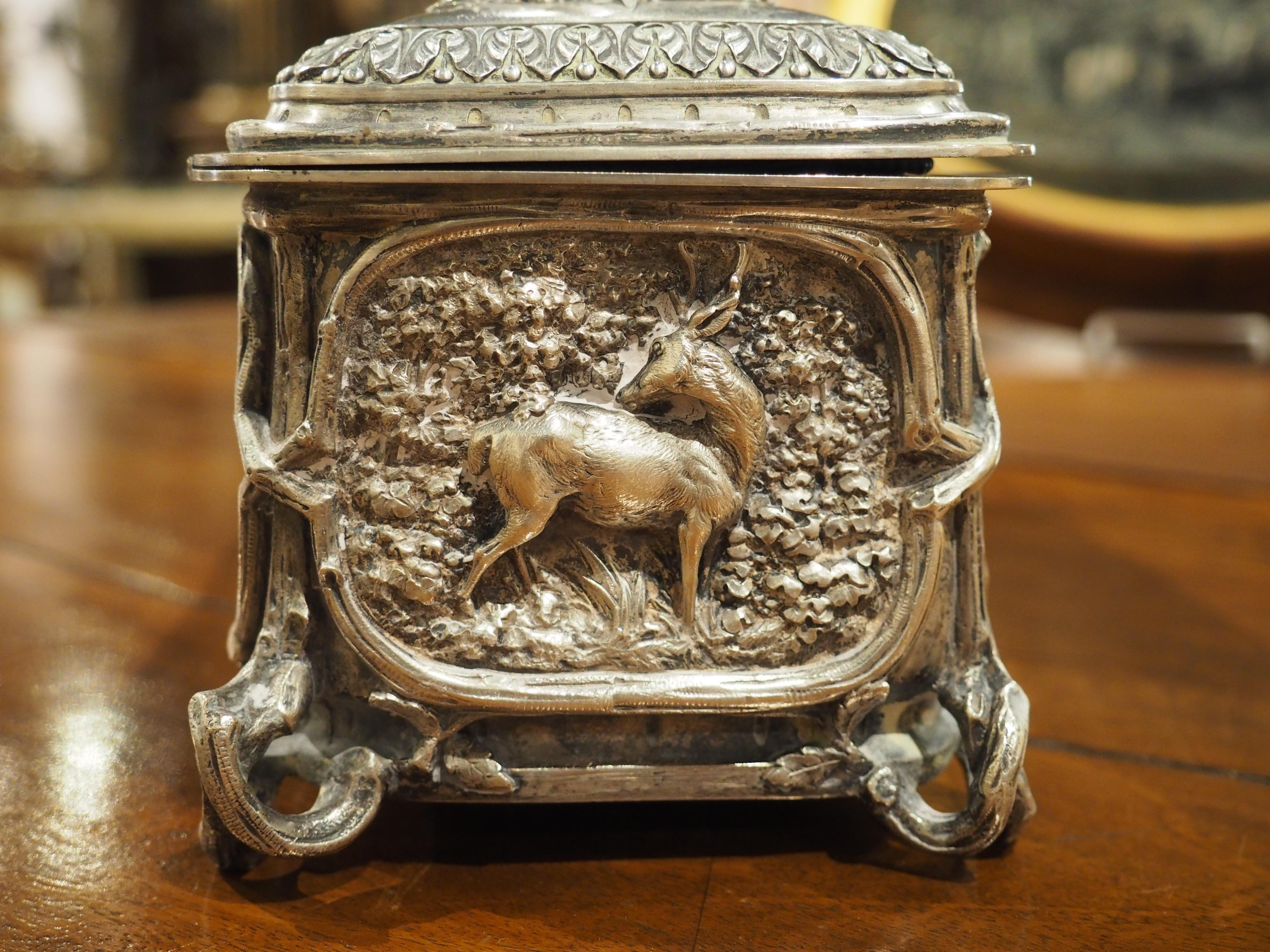 Eine fein gegossene Tischschatulle aus versilberter Bronze von L. Oudry, Paris, CIRCA 1865 im Angebot 8