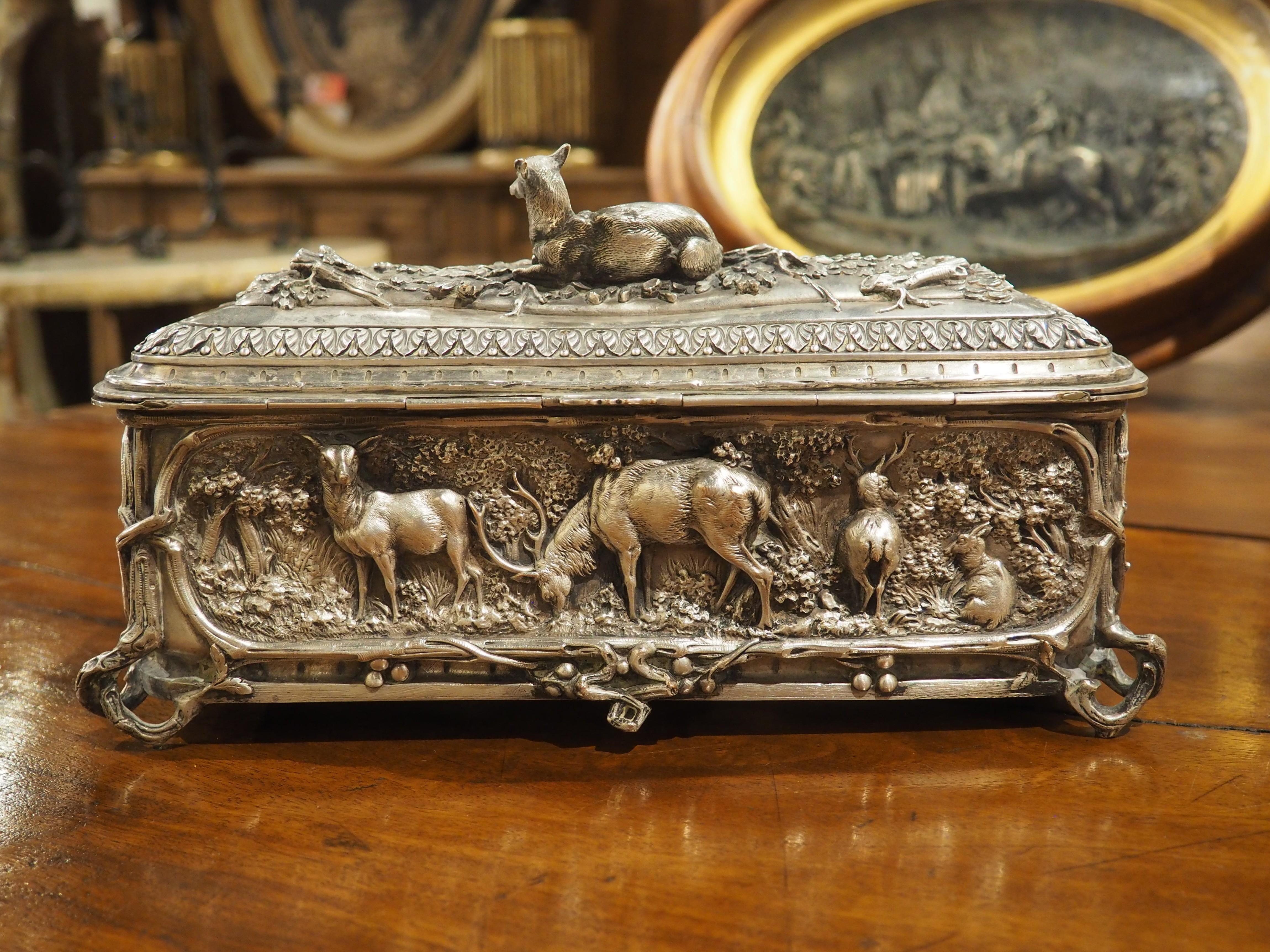 Eine fein gegossene Tischschatulle aus versilberter Bronze von L. Oudry, Paris, CIRCA 1865 im Angebot 9