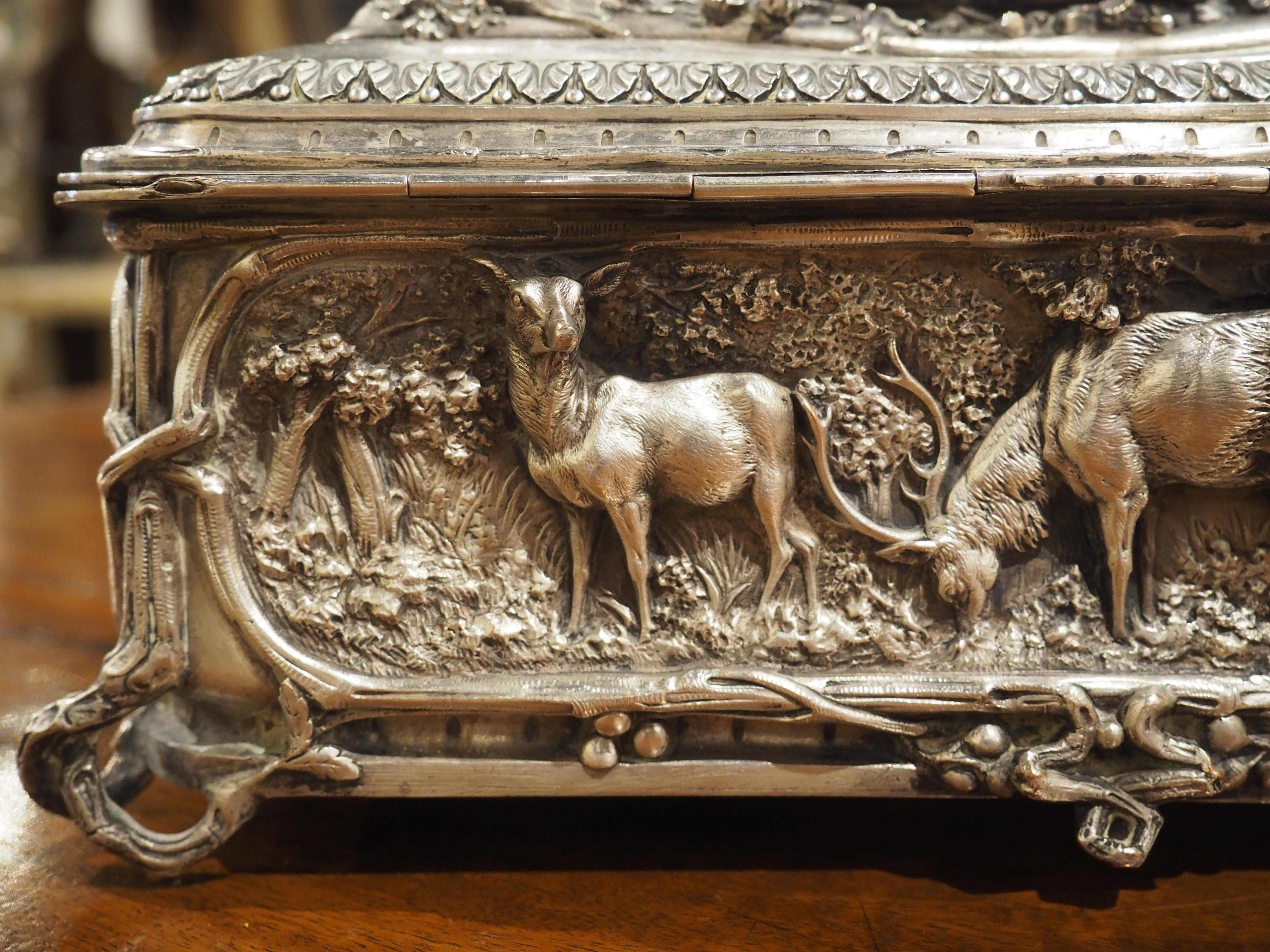 Eine fein gegossene Tischschatulle aus versilberter Bronze von L. Oudry, Paris, CIRCA 1865 im Angebot 10