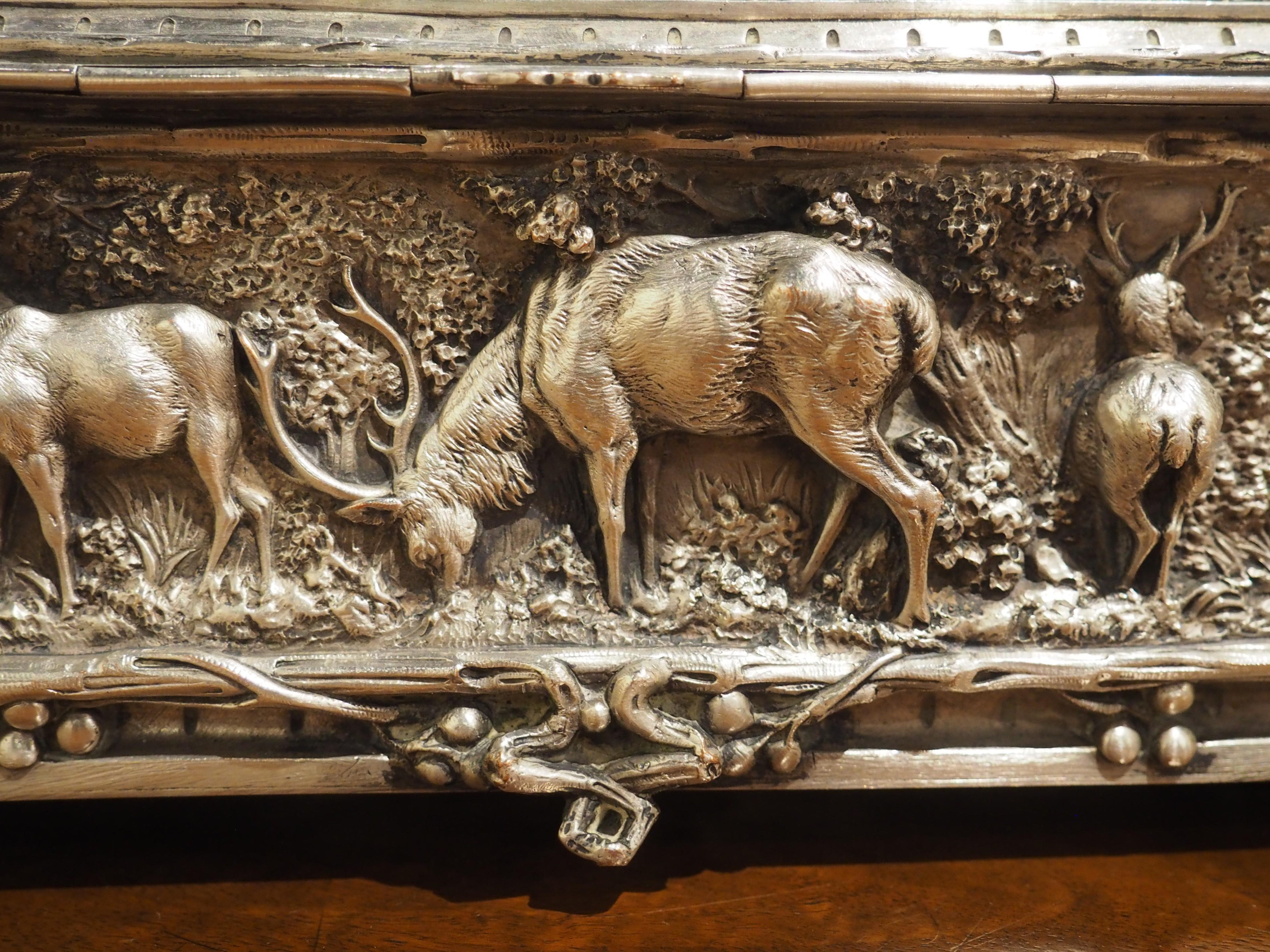 Eine fein gegossene Tischschatulle aus versilberter Bronze von L. Oudry, Paris, CIRCA 1865 im Angebot 11